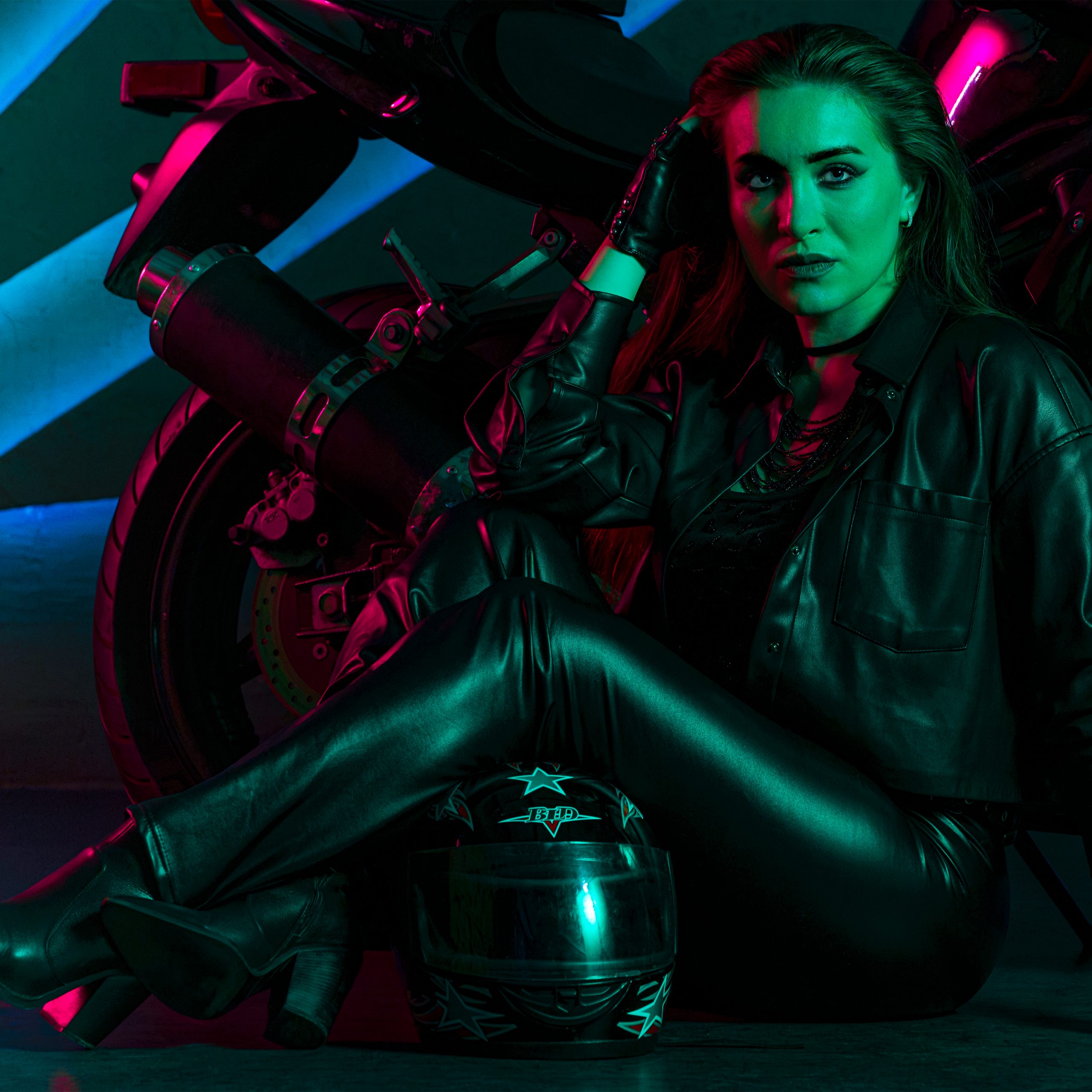 Портретная фотосессияСемейная фотосессияДетская фотосессияЛюбовная/Love-story фотосессияСвадебная фотосессияФотосессия для помолвкиПрофессиональный/деловой портретРекламная/коммерческая фотосессияФотосессия продукции (товары)Фотосессия моды (fashion)Бьюти-съемка (красота, макро-детали лица)Фотосессия lifestyle (повседневная жизнь, атмосфера)Фотосессия в полёте/авиационная (иногда отдельно как аэросъемка)Пейзажная/ландшафтная фотосессияАрхитектурная фотосессияАнфас/студийная фотосессияНю-фотосессия (с оговорками об этике и согласии)Фотосессия для артистов/музыкантовФотосессия для блогеров и инфлюенсеровФотосессия в стиле ретро/винтажЭко- и концептуальная съемка (арт-иллюстративная)Фотосессия для мероприятий (часто как репортажная)Aerial/дрон-съемка (в сочетании с портретной или пейзажной частью)Инфографическая/презентационная фотосессия (для презентаций и каталогов)