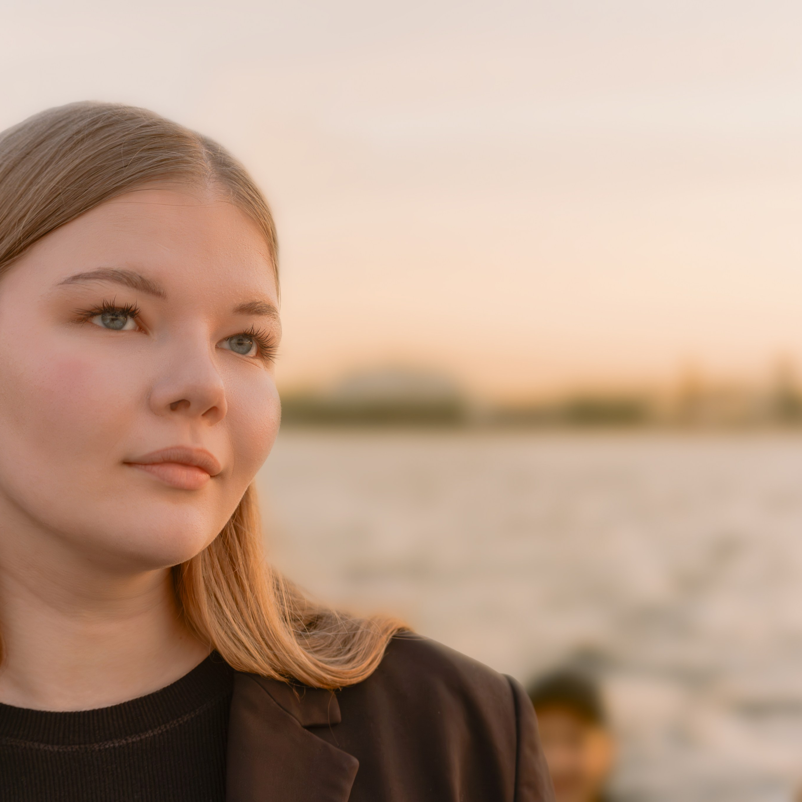 Портретная фотосессияСемейная фотосессияДетская фотосессияЛюбовная/Love-story фотосессияСвадебная фотосессияФотосессия для помолвкиПрофессиональный/деловой портретРекламная/коммерческая фотосессияФотосессия продукции (товары)Фотосессия моды (fashion)Бьюти-съемка (красота, макро-детали лица)Фотосессия lifestyle (повседневная жизнь, атмосфера)Фотосессия в полёте/авиационная (иногда отдельно как аэросъемка)Пейзажная/ландшафтная фотосессияАрхитектурная фотосессияАнфас/студийная фотосессияНю-фотосессия (с оговорками об этике и согласии)Фотосессия для артистов/музыкантовФотосессия для блогеров и инфлюенсеровФотосессия в стиле ретро/винтажЭко- и концептуальная съемка (арт-иллюстративная)Фотосессия для мероприятий (часто как репортажная)Aerial/дрон-съемка (в сочетании с портретной или пейзажной частью)Инфографическая/презентационная фотосессия (для презентаций и каталогов)