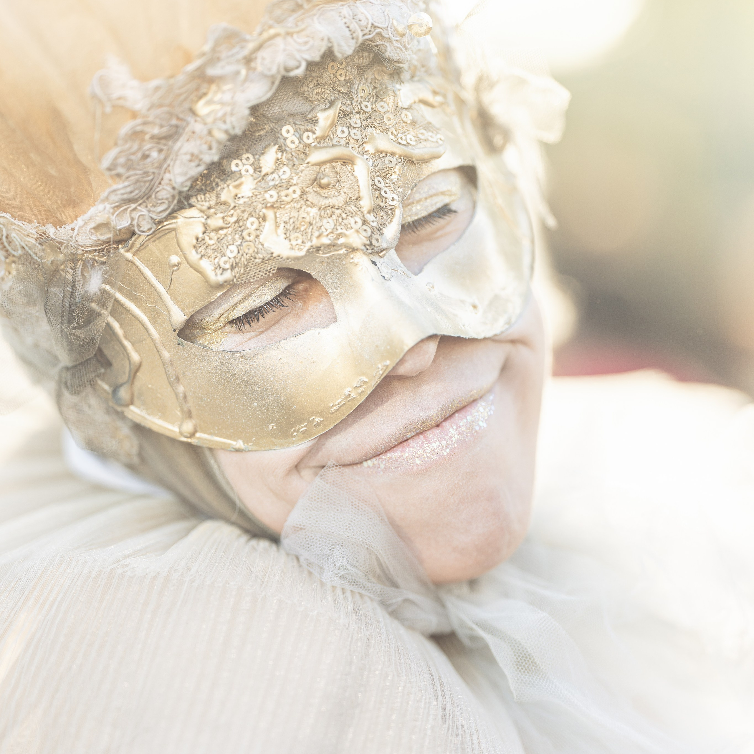 Портретная фотосессияСемейная фотосессияДетская фотосессияЛюбовная/Love-story фотосессияСвадебная фотосессияФотосессия для помолвкиПрофессиональный/деловой портретРекламная/коммерческая фотосессияФотосессия продукции (товары)Фотосессия моды (fashion)Бьюти-съемка (красота, макро-детали лица)Фотосессия lifestyle (повседневная жизнь, атмосфера)Фотосессия в полёте/авиационная (иногда отдельно как аэросъемка)Пейзажная/ландшафтная фотосессияАрхитектурная фотосессияАнфас/студийная фотосессияНю-фотосессия (с оговорками об этике и согласии)Фотосессия для артистов/музыкантовФотосессия для блогеров и инфлюенсеровФотосессия в стиле ретро/винтажЭко- и концептуальная съемка (арт-иллюстративная)Фотосессия для мероприятий (часто как репортажная)Aerial/дрон-съемка (в сочетании с портретной или пейзажной частью)Инфографическая/презентационная фотосессия (для презентаций и каталогов)