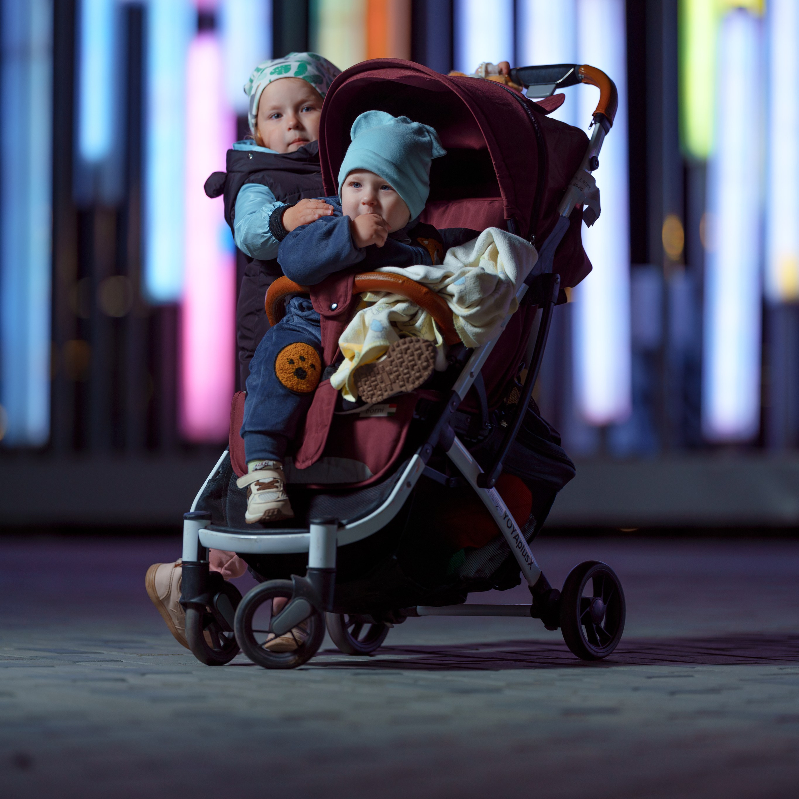 Портретная фотосессияСемейная фотосессияДетская фотосессияЛюбовная/Love-story фотосессияСвадебная фотосессияФотосессия для помолвкиПрофессиональный/деловой портретРекламная/коммерческая фотосессияФотосессия продукции (товары)Фотосессия моды (fashion)Бьюти-съемка (красота, макро-детали лица)Фотосессия lifestyle (повседневная жизнь, атмосфера)Фотосессия в полёте/авиационная (иногда отдельно как аэросъемка)Пейзажная/ландшафтная фотосессияАрхитектурная фотосессияАнфас/студийная фотосессияНю-фотосессия (с оговорками об этике и согласии)Фотосессия для артистов/музыкантовФотосессия для блогеров и инфлюенсеровФотосессия в стиле ретро/винтажЭко- и концептуальная съемка (арт-иллюстративная)Фотосессия для мероприятий (часто как репортажная)Aerial/дрон-съемка (в сочетании с портретной или пейзажной частью)Инфографическая/презентационная фотосессия (для презентаций и каталогов)