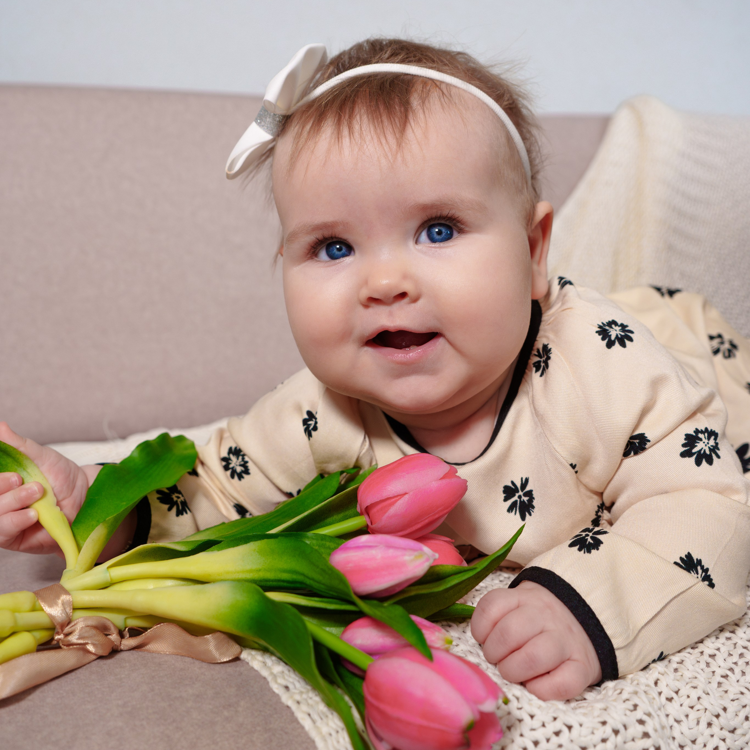 Портретная фотосессияСемейная фотосессияДетская фотосессияЛюбовная/Love-story фотосессияСвадебная фотосессияФотосессия для помолвкиПрофессиональный/деловой портретРекламная/коммерческая фотосессияФотосессия продукции (товары)Фотосессия моды (fashion)Бьюти-съемка (красота, макро-детали лица)Фотосессия lifestyle (повседневная жизнь, атмосфера)Фотосессия в полёте/авиационная (иногда отдельно как аэросъемка)Пейзажная/ландшафтная фотосессияАрхитектурная фотосессияАнфас/студийная фотосессияНю-фотосессия (с оговорками об этике и согласии)Фотосессия для артистов/музыкантовФотосессия для блогеров и инфлюенсеровФотосессия в стиле ретро/винтажЭко- и концептуальная съемка (арт-иллюстративная)Фотосессия для мероприятий (часто как репортажная)Aerial/дрон-съемка (в сочетании с портретной или пейзажной частью)Инфографическая/презентационная фотосессия (для презентаций и каталогов)