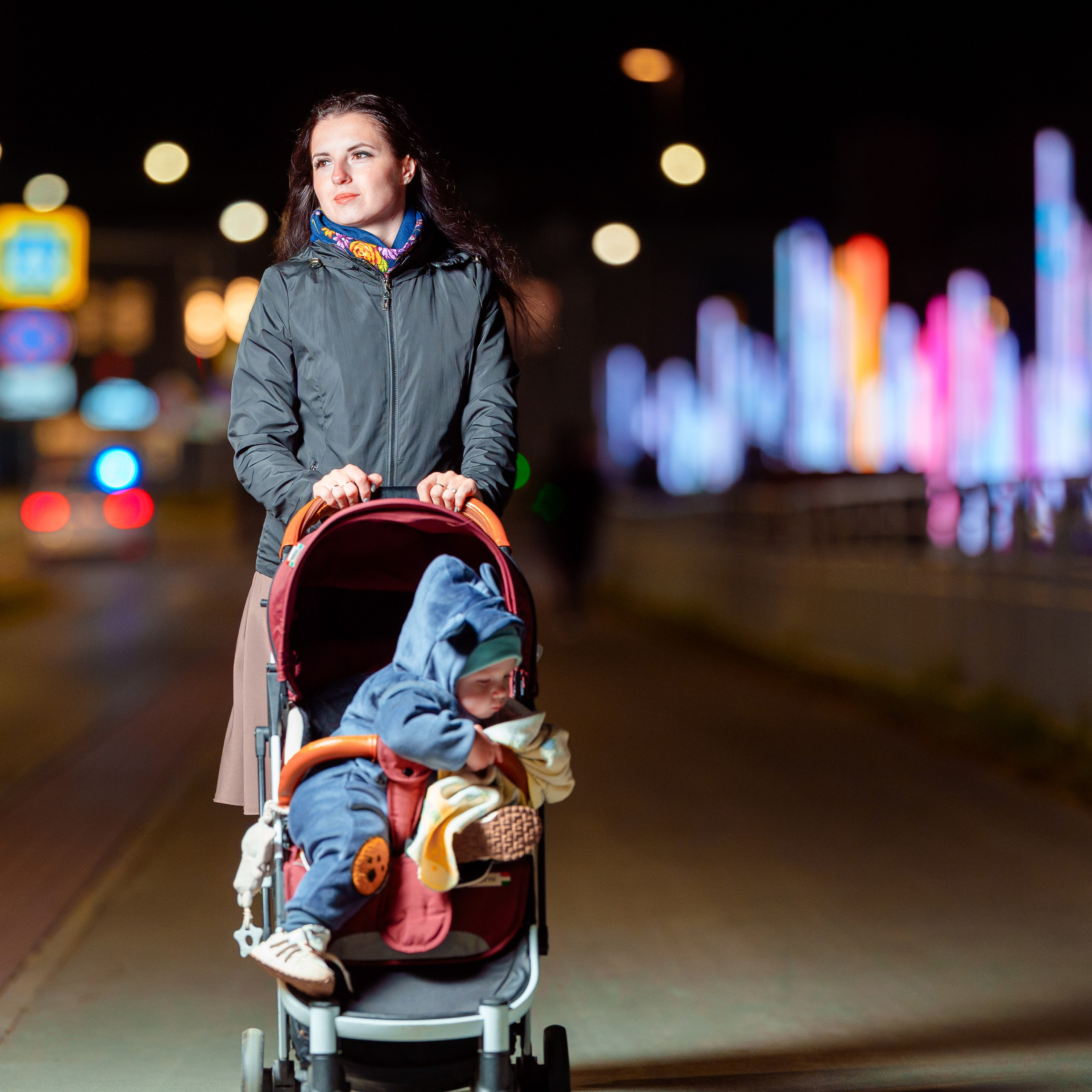 Портретная фотосессияСемейная фотосессияДетская фотосессияЛюбовная/Love-story фотосессияСвадебная фотосессияФотосессия для помолвкиПрофессиональный/деловой портретРекламная/коммерческая фотосессияФотосессия продукции (товары)Фотосессия моды (fashion)Бьюти-съемка (красота, макро-детали лица)Фотосессия lifestyle (повседневная жизнь, атмосфера)Фотосессия в полёте/авиационная (иногда отдельно как аэросъемка)Пейзажная/ландшафтная фотосессияАрхитектурная фотосессияАнфас/студийная фотосессияНю-фотосессия (с оговорками об этике и согласии)Фотосессия для артистов/музыкантовФотосессия для блогеров и инфлюенсеровФотосессия в стиле ретро/винтажЭко- и концептуальная съемка (арт-иллюстративная)Фотосессия для мероприятий (часто как репортажная)Aerial/дрон-съемка (в сочетании с портретной или пейзажной частью)Инфографическая/презентационная фотосессия (для презентаций и каталогов)