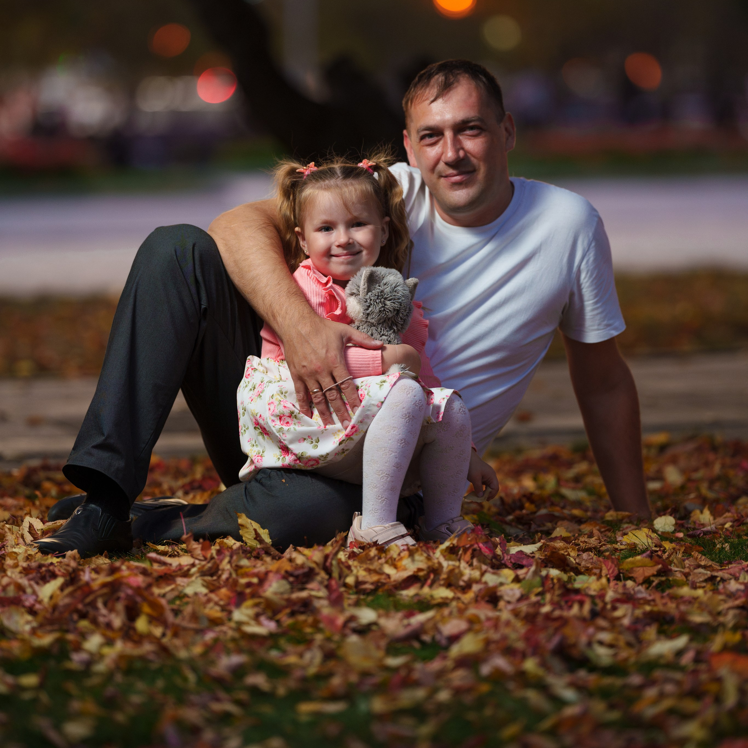Портретная фотосессияСемейная фотосессияДетская фотосессияЛюбовная/Love-story фотосессияСвадебная фотосессияФотосессия для помолвкиПрофессиональный/деловой портретРекламная/коммерческая фотосессияФотосессия продукции (товары)Фотосессия моды (fashion)Бьюти-съемка (красота, макро-детали лица)Фотосессия lifestyle (повседневная жизнь, атмосфера)Фотосессия в полёте/авиационная (иногда отдельно как аэросъемка)Пейзажная/ландшафтная фотосессияАрхитектурная фотосессияАнфас/студийная фотосессияНю-фотосессия (с оговорками об этике и согласии)Фотосессия для артистов/музыкантовФотосессия для блогеров и инфлюенсеровФотосессия в стиле ретро/винтажЭко- и концептуальная съемка (арт-иллюстративная)Фотосессия для мероприятий (часто как репортажная)Aerial/дрон-съемка (в сочетании с портретной или пейзажной частью)Инфографическая/презентационная фотосессия (для презентаций и каталогов)