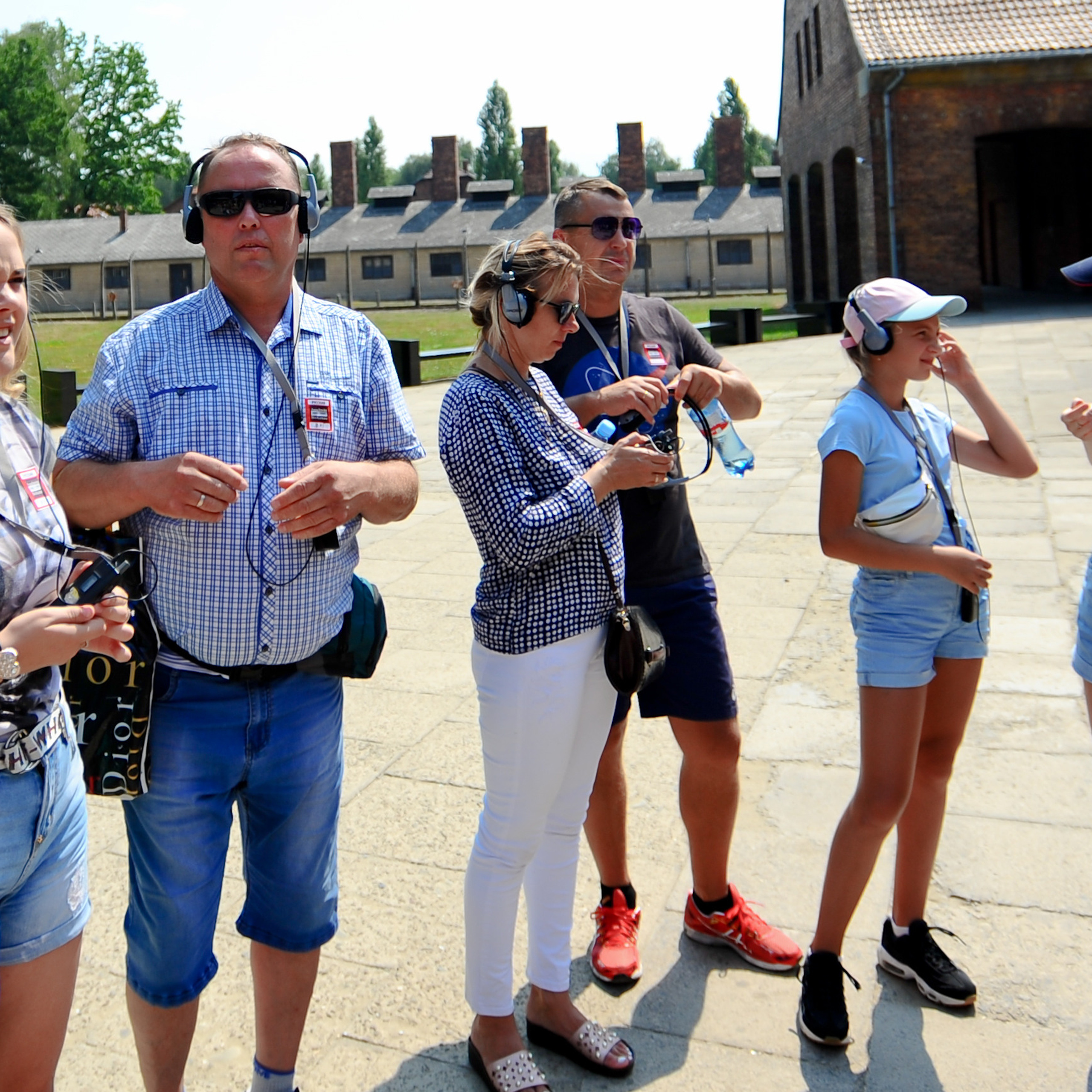Лагерь смерти (The death camp). Главная (Home)