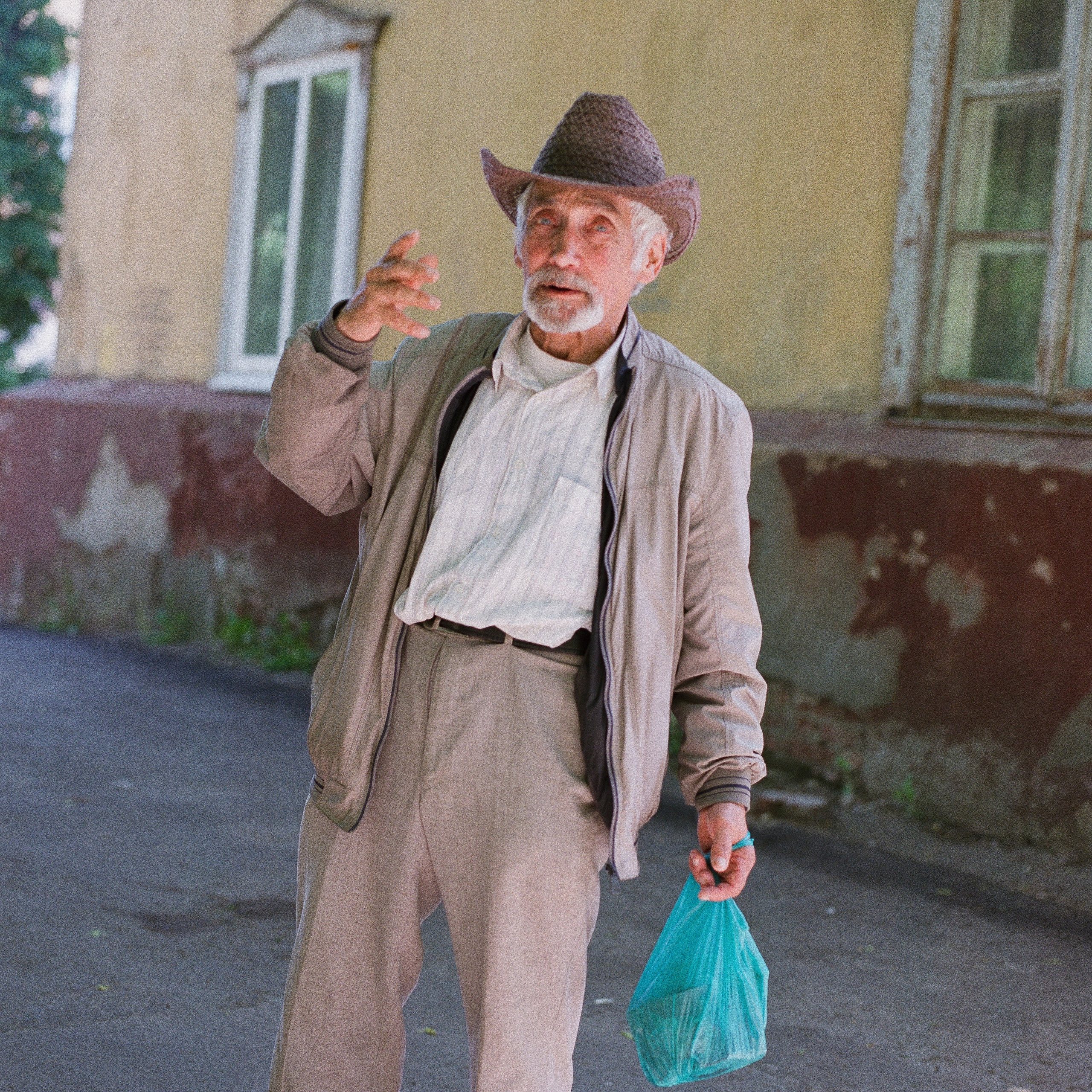 Русский проспект. Not an artist, but photographer. Ivan birdman