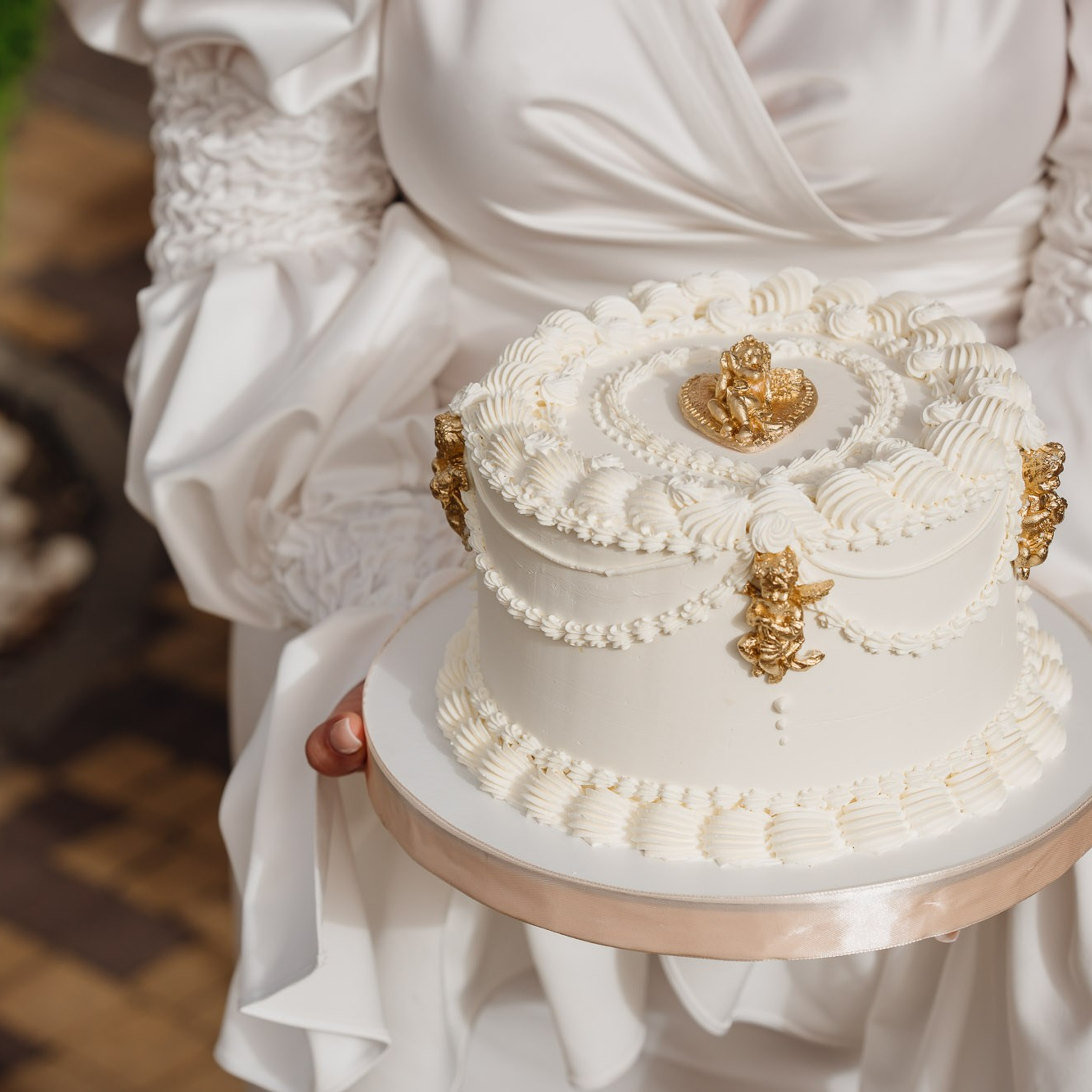 Свадебный торт после венчания