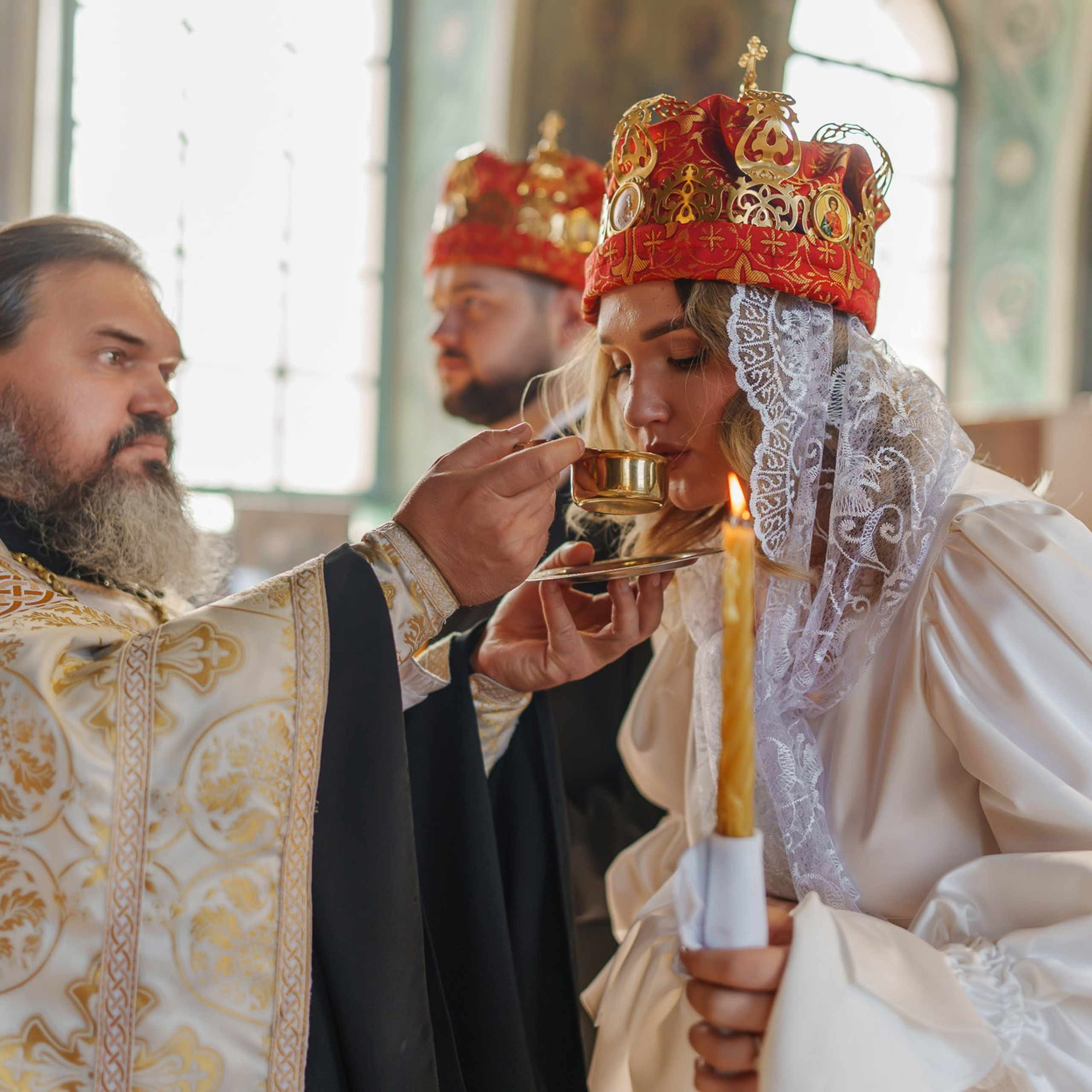 Причащение невесты во время православного венчания