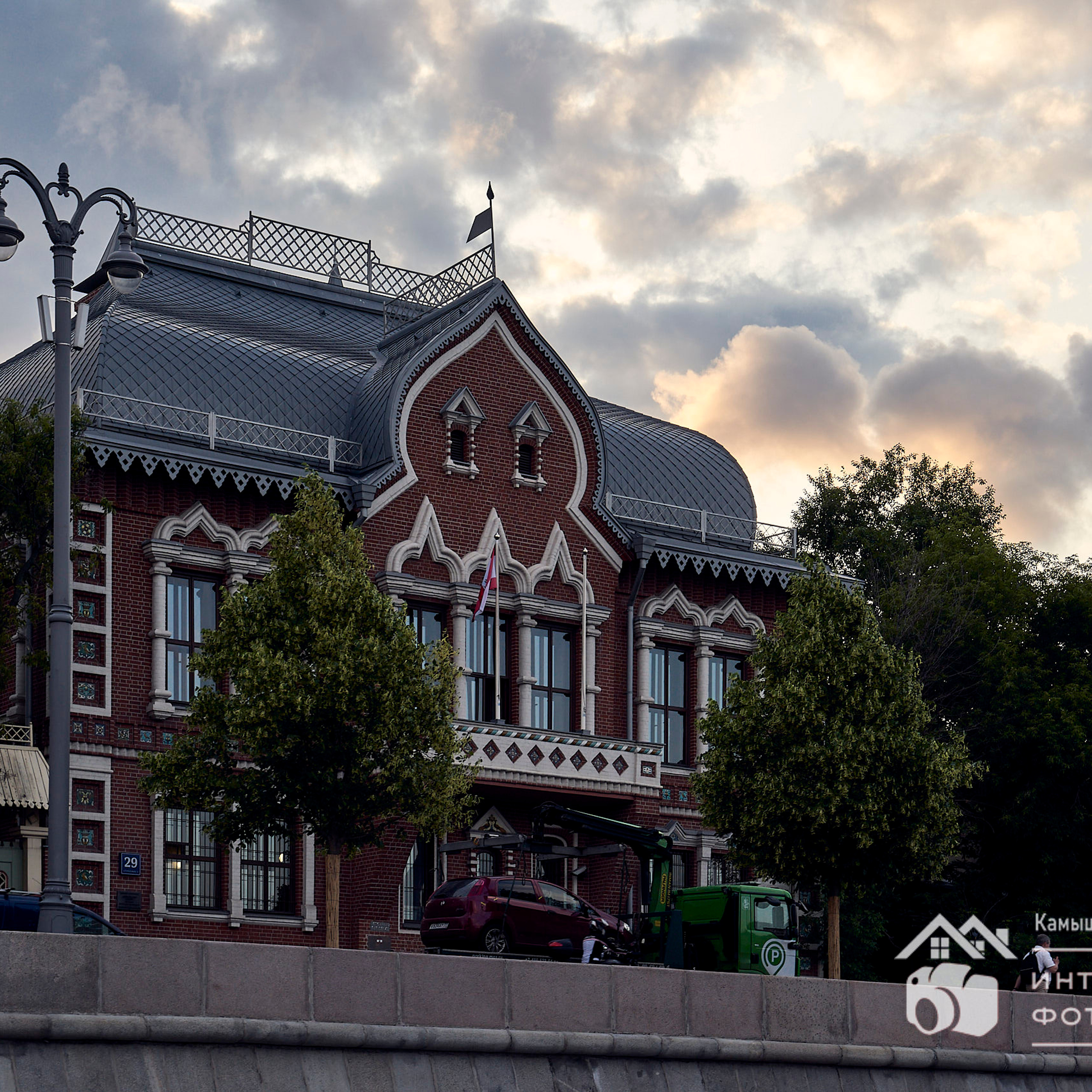 Вечерняя Москва с кораблика: в районе Кремля