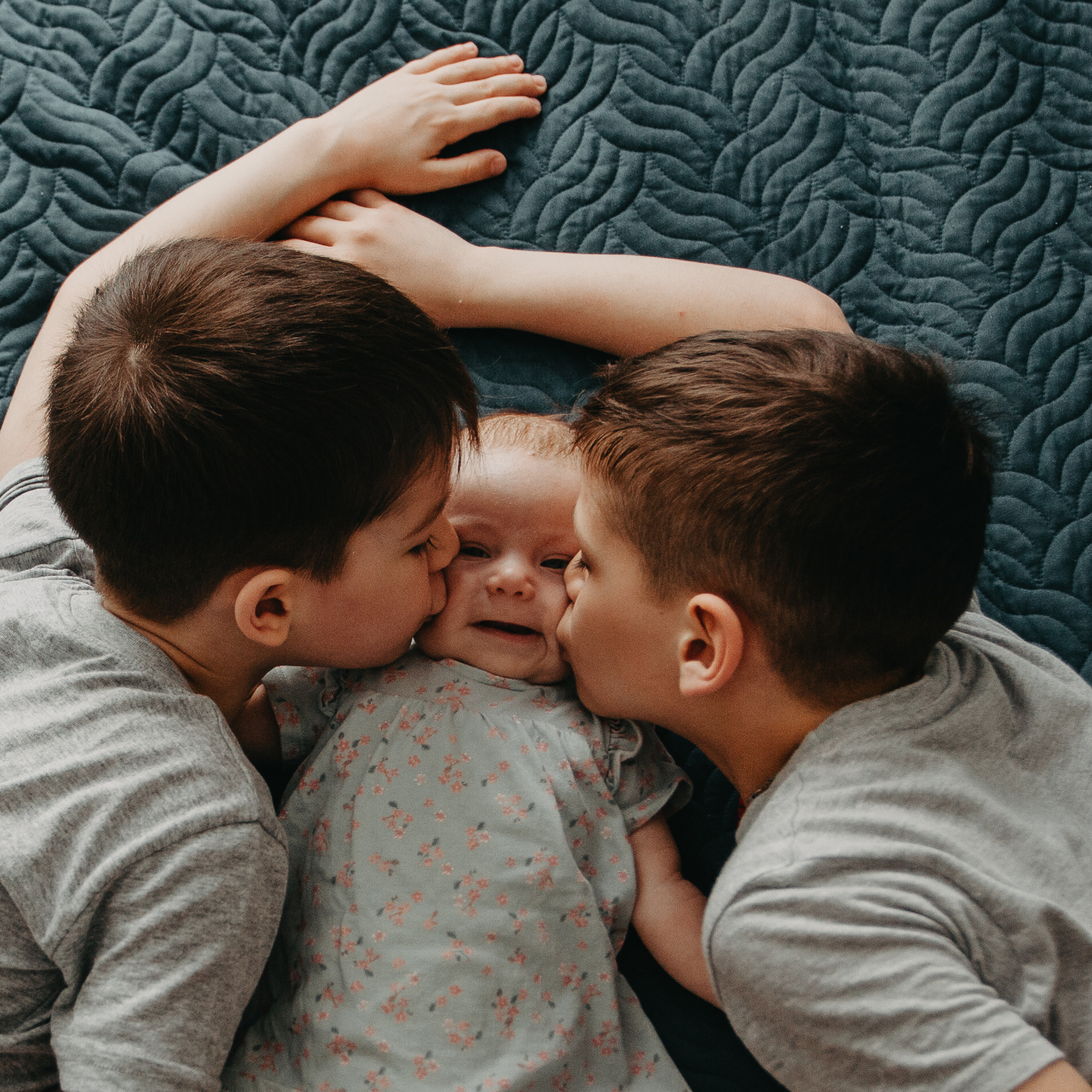 Варя и братья