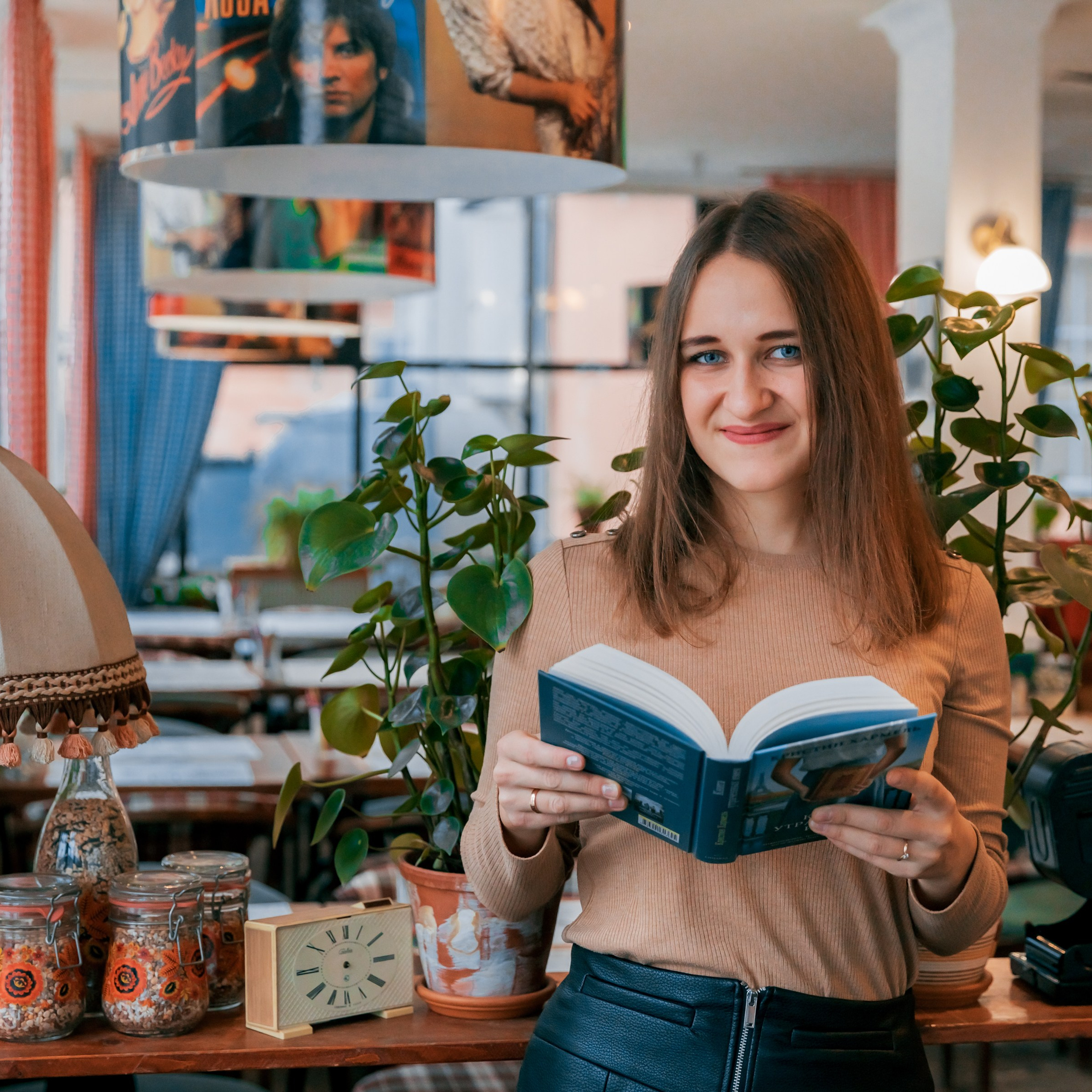 Портретная фотосессия в кафе. Интерьеры, Контент, Портреты | Фотограф в Москве Дани Терно