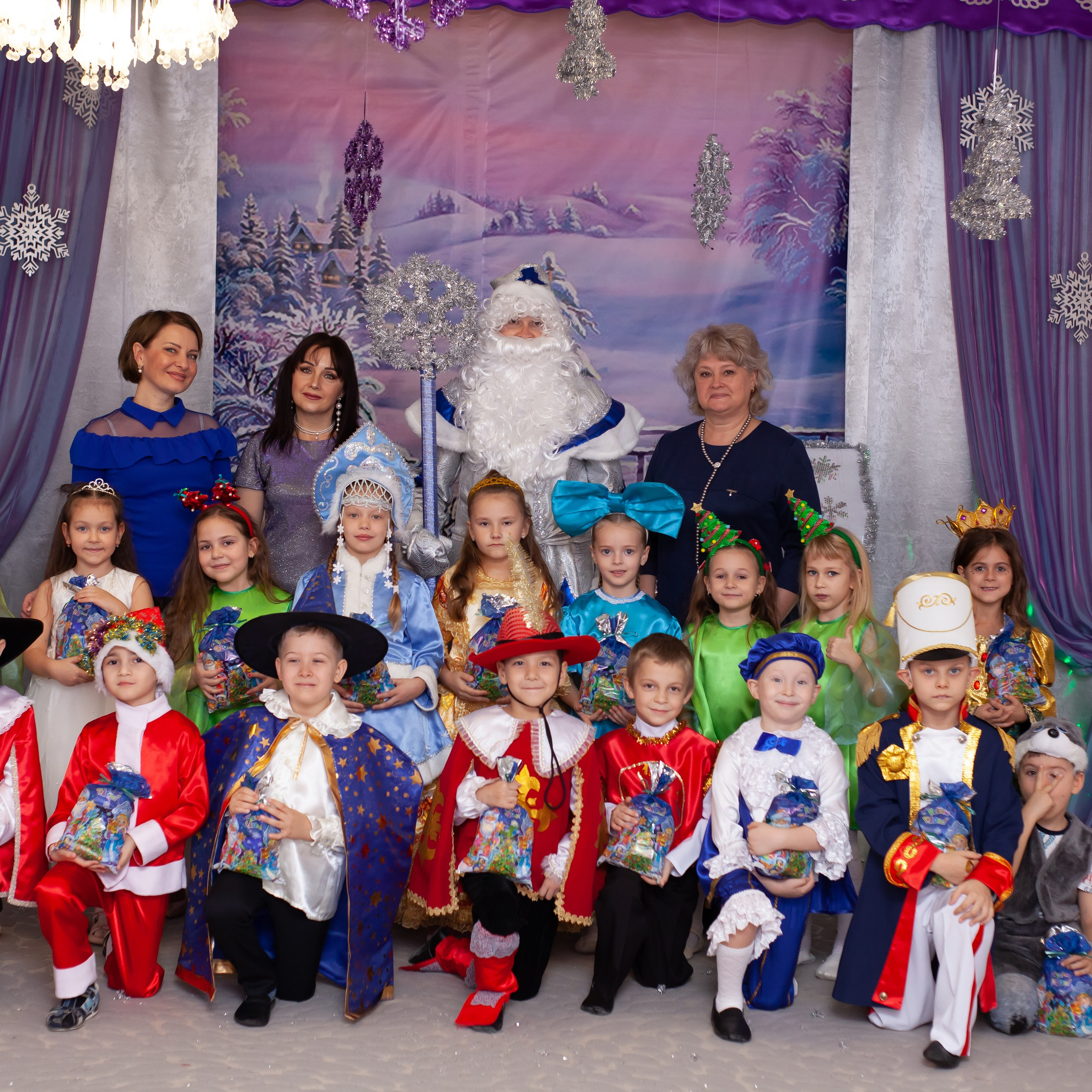 Новый год в ДС 50, группа «Подсолнушки»