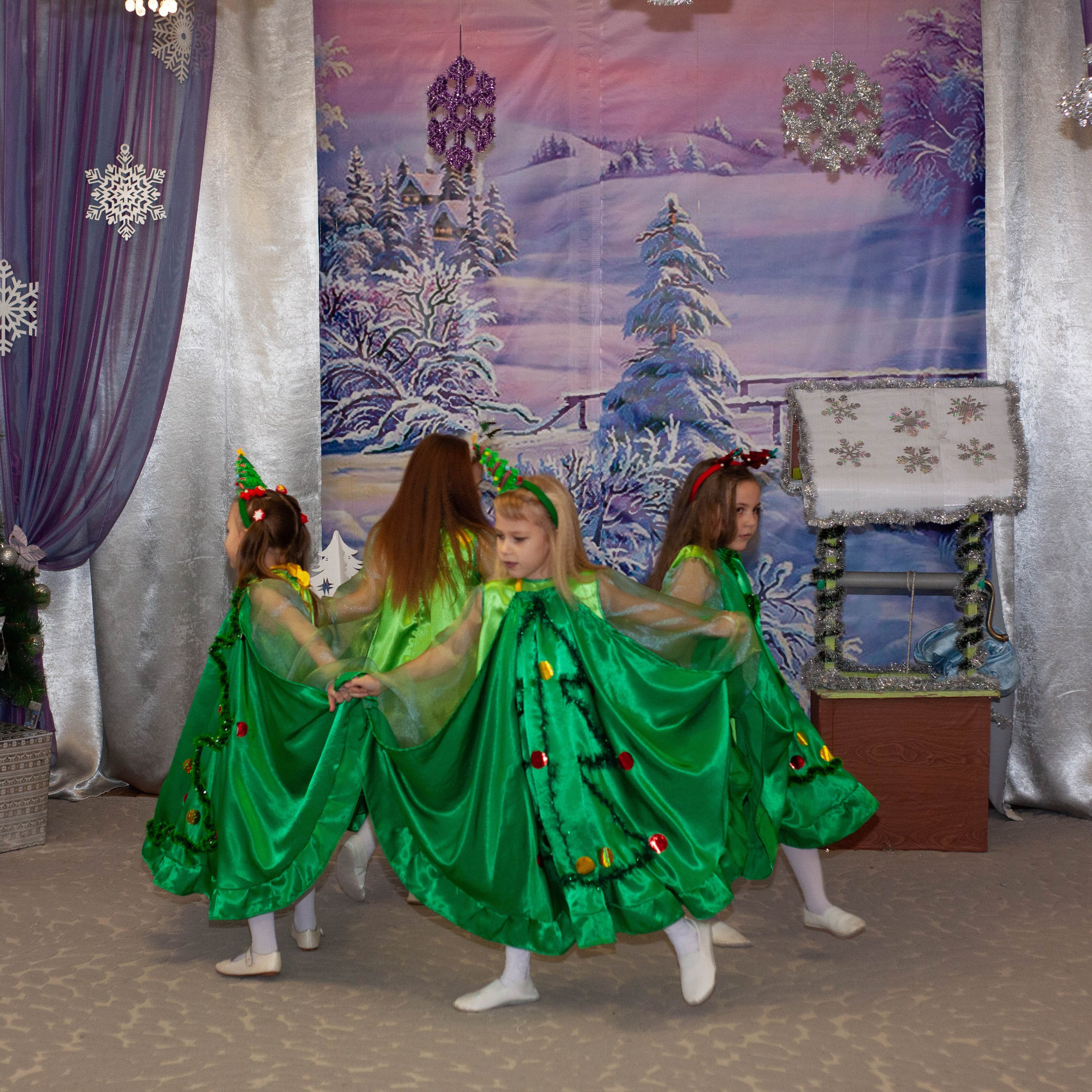 Новый год в ДС 50, группа «Подсолнушки»