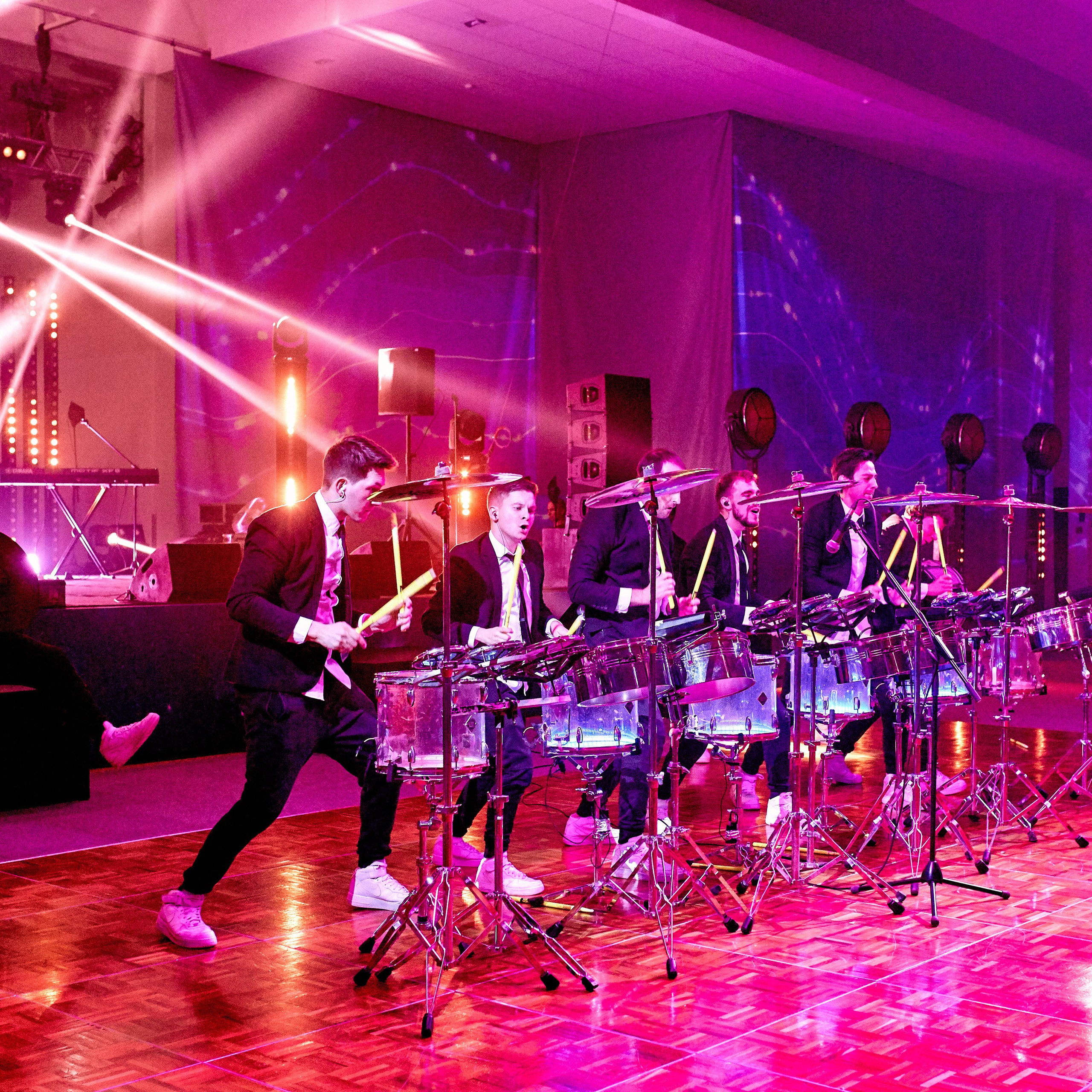 Фотограф на корпоратив в Москве, заказать услуги фотосъёмки — Цены, стоимость услуг профессионального фотографа на фотосессию корпоратива