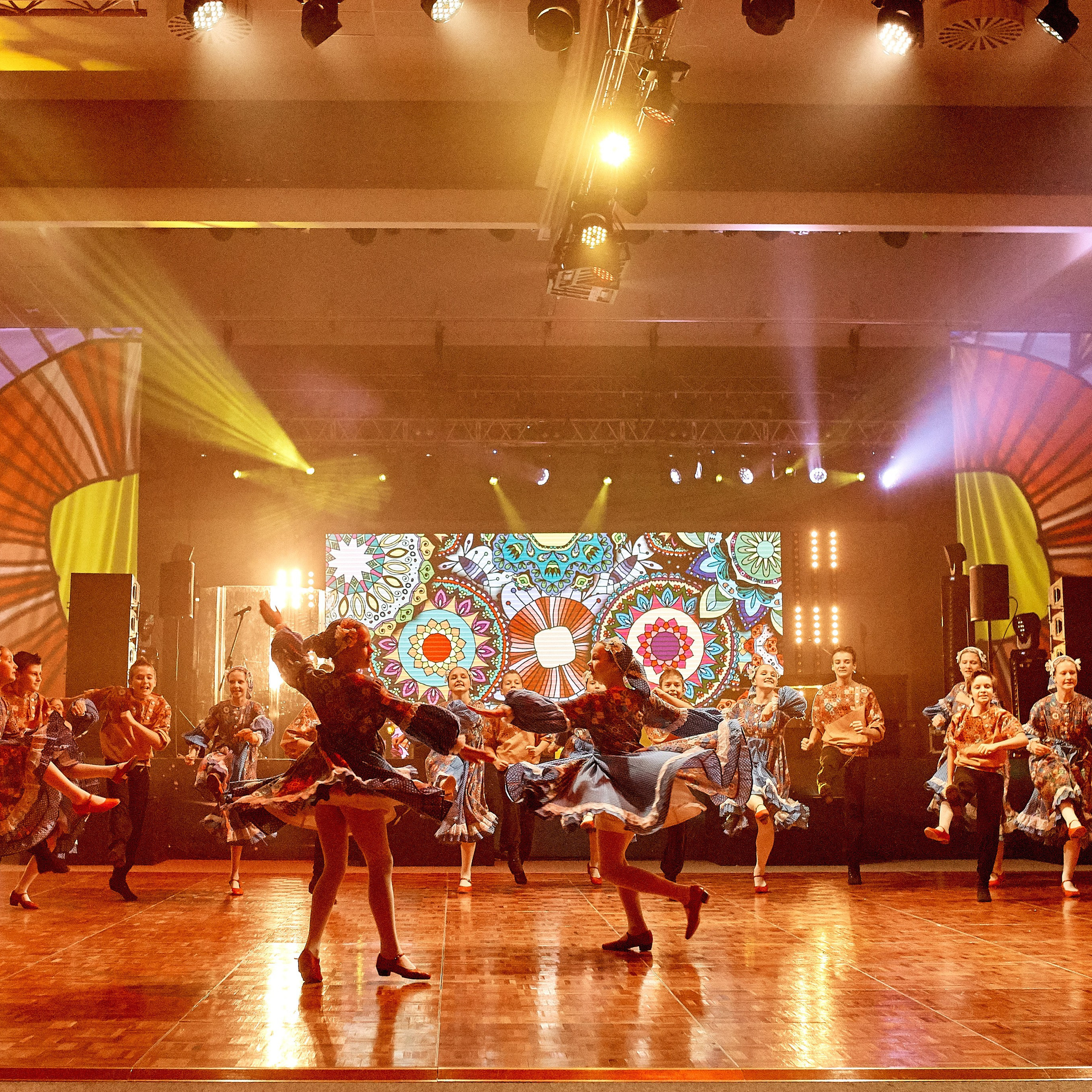 Фотограф на корпоратив в Москве, заказать услуги фотосъёмки — Цены, стоимость услуг профессионального фотографа на фотосессию корпоратива