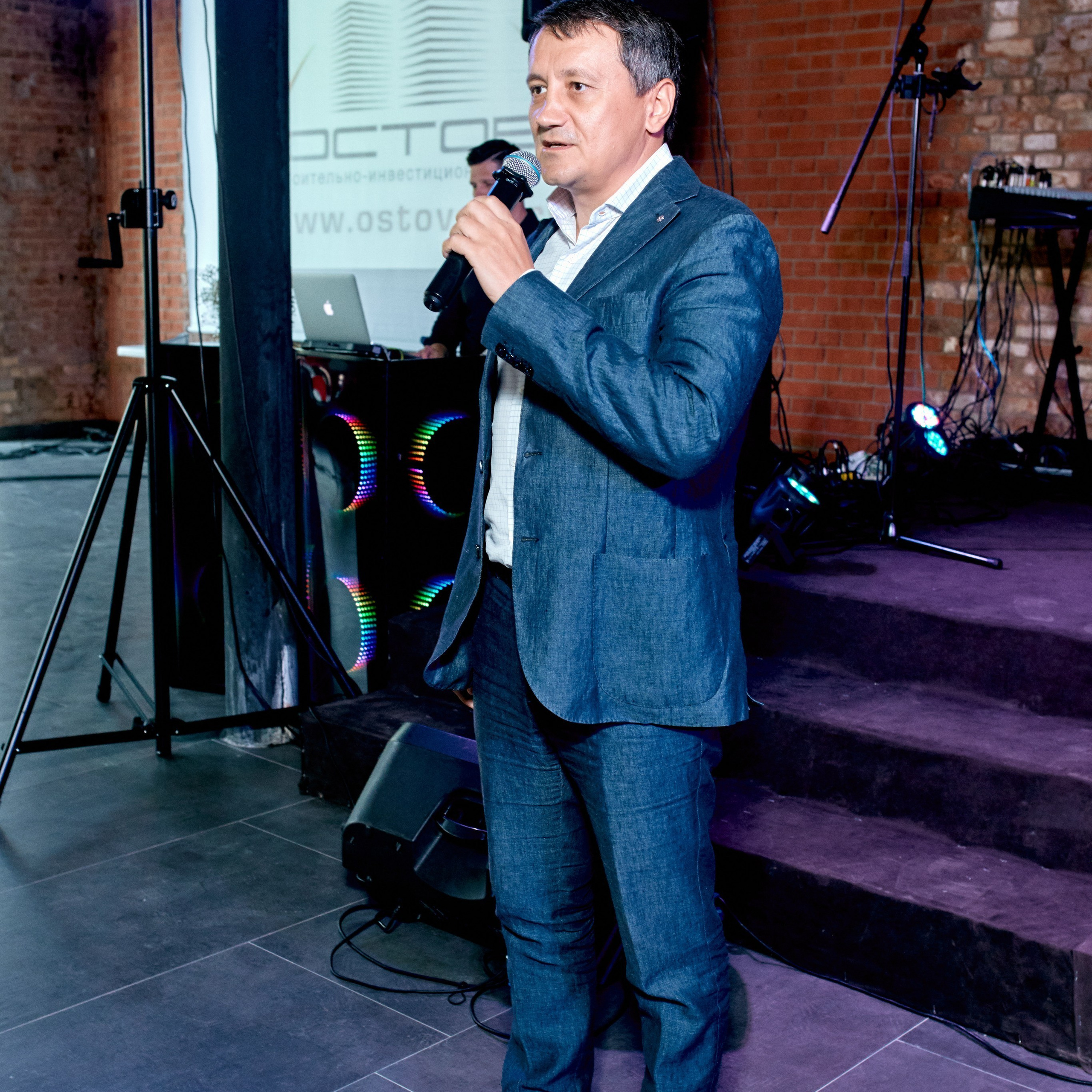 Фотограф на корпоратив в Москве, заказать услуги фотосъёмки — Цены, стоимость услуг профессионального фотографа на фотосессию корпоратива