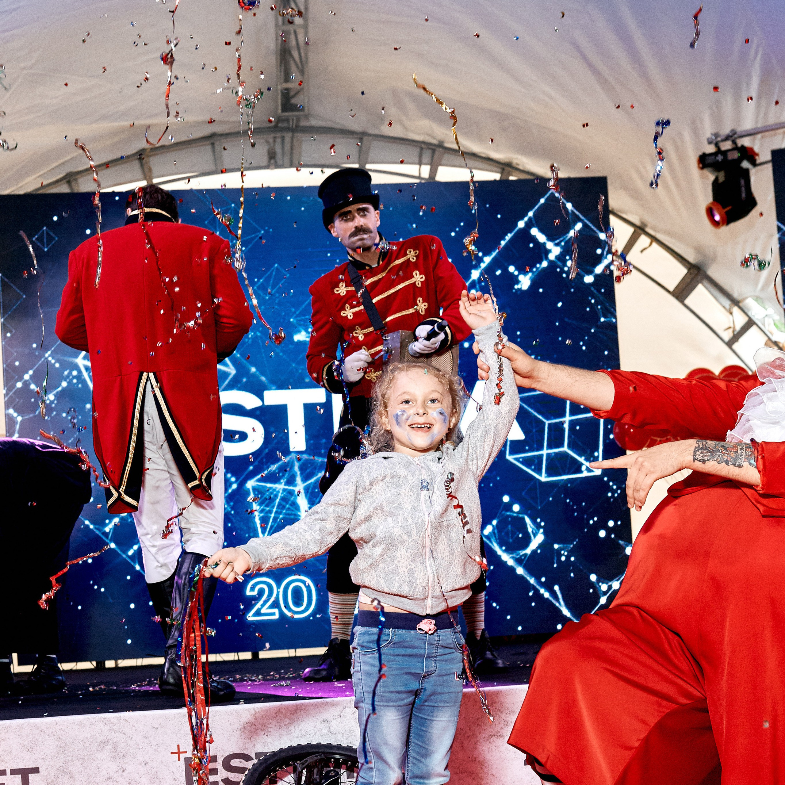 Фотограф на корпоратив в Москве, заказать услуги фотосъёмки — Цены, стоимость услуг профессионального фотографа на фотосессию корпоратива