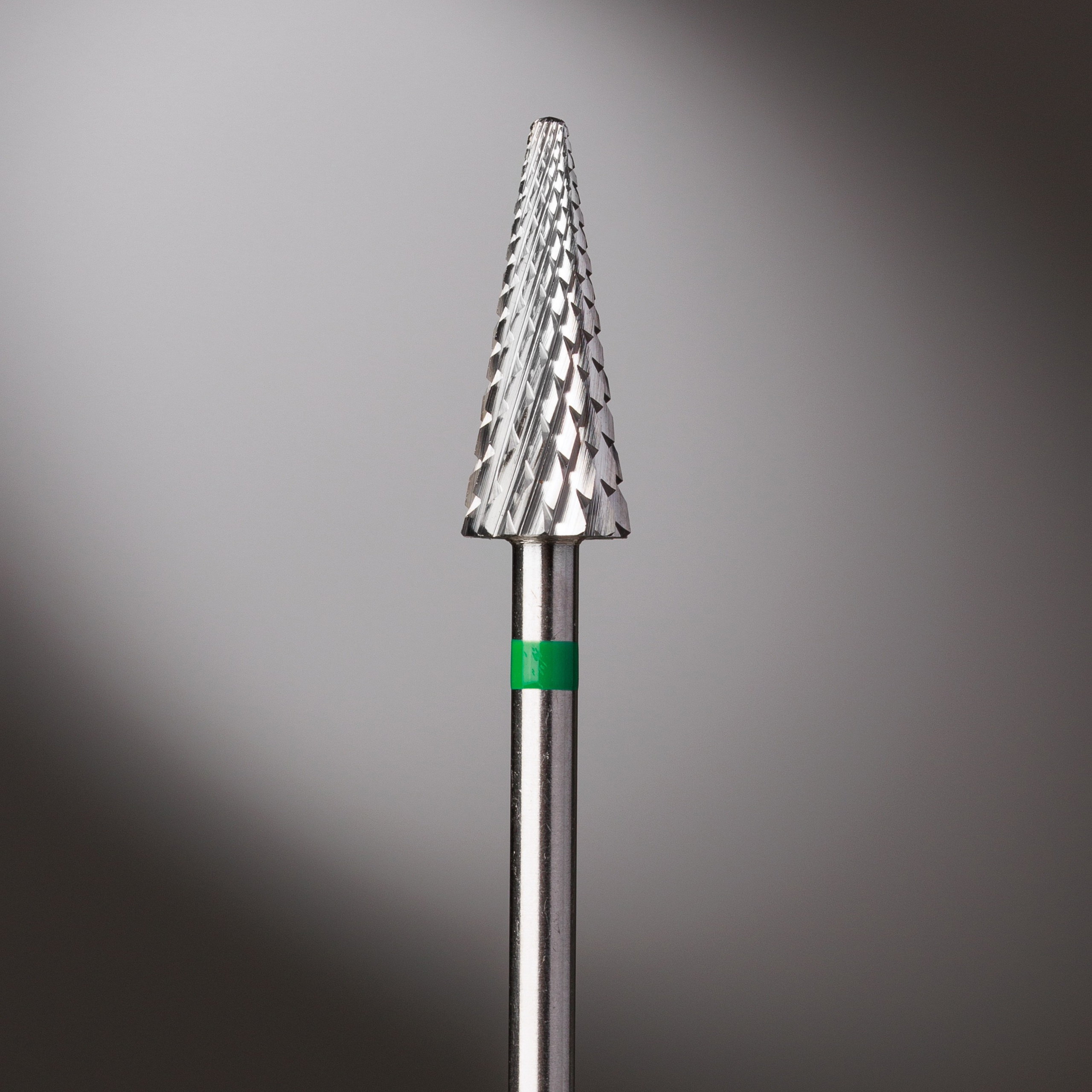 Фреза для маникюра крупный план — макро съёмка насечки