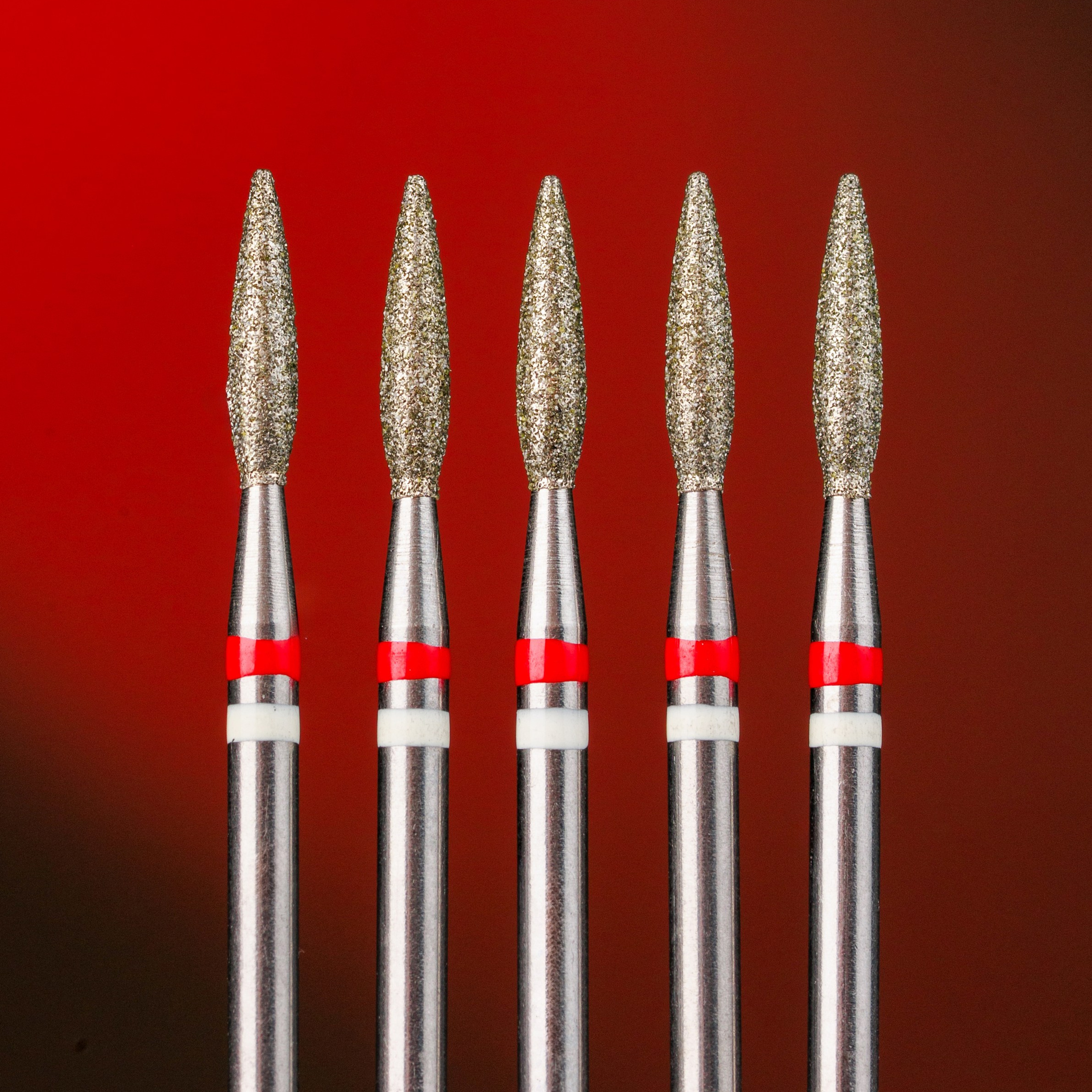 Предметная съёмка набора фрез с цветной подсветкой