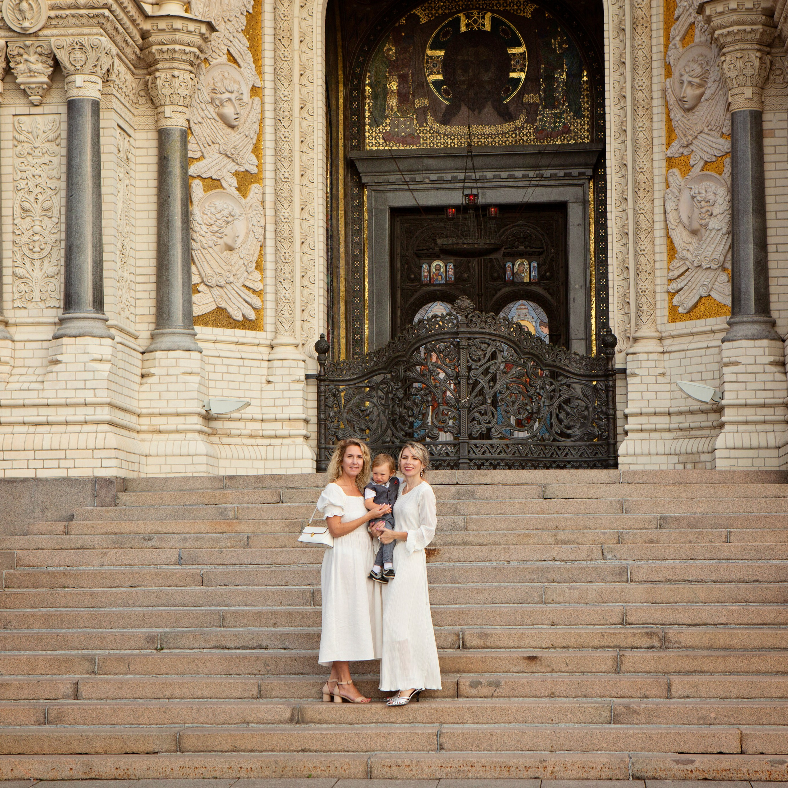 Фотосессия крещения новорожденных