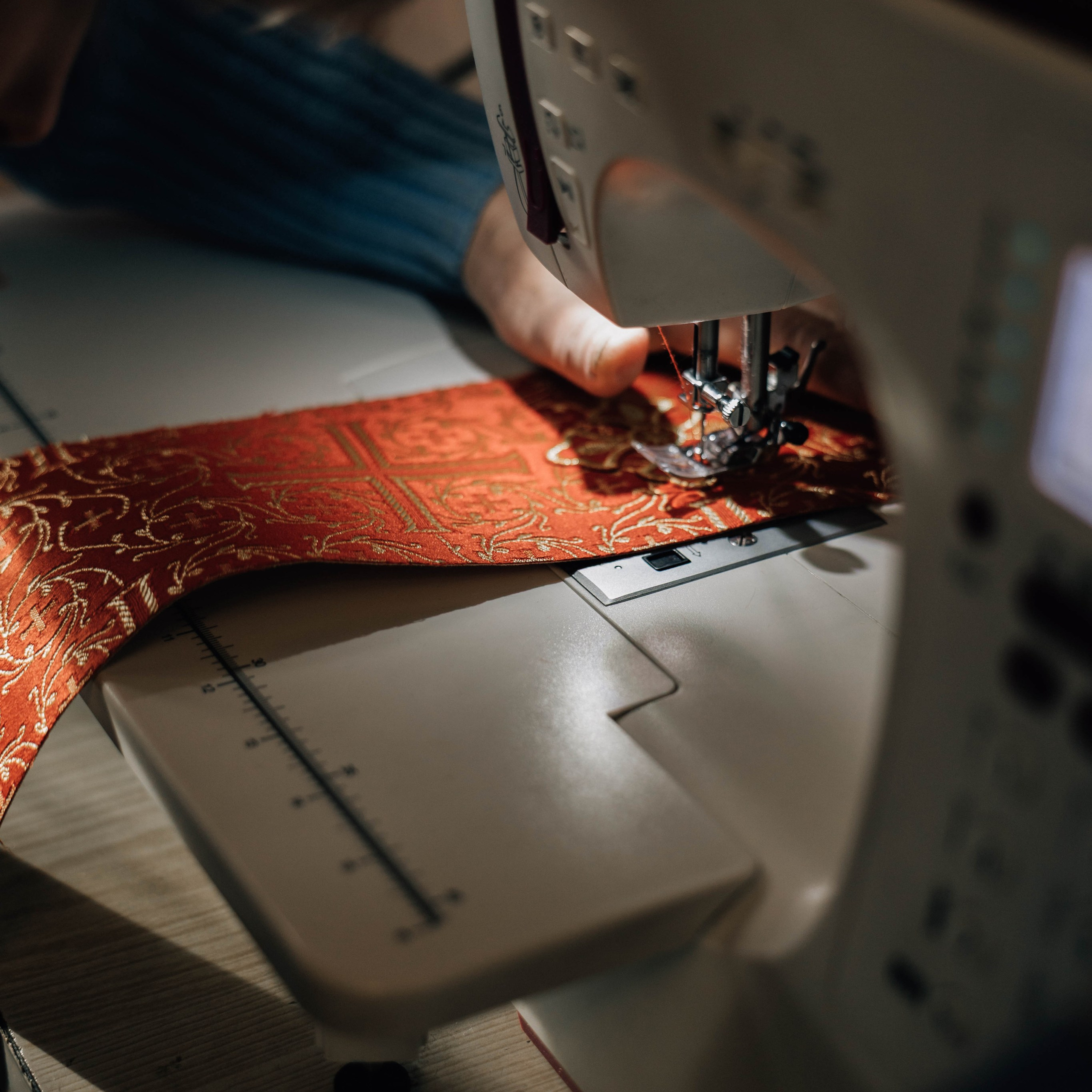 Александра: пошив церковных облачений. Фотограф Серебряные Пруды — Екатерина Рыкина | Детские и семейные фотосъемки, бытовой жанр