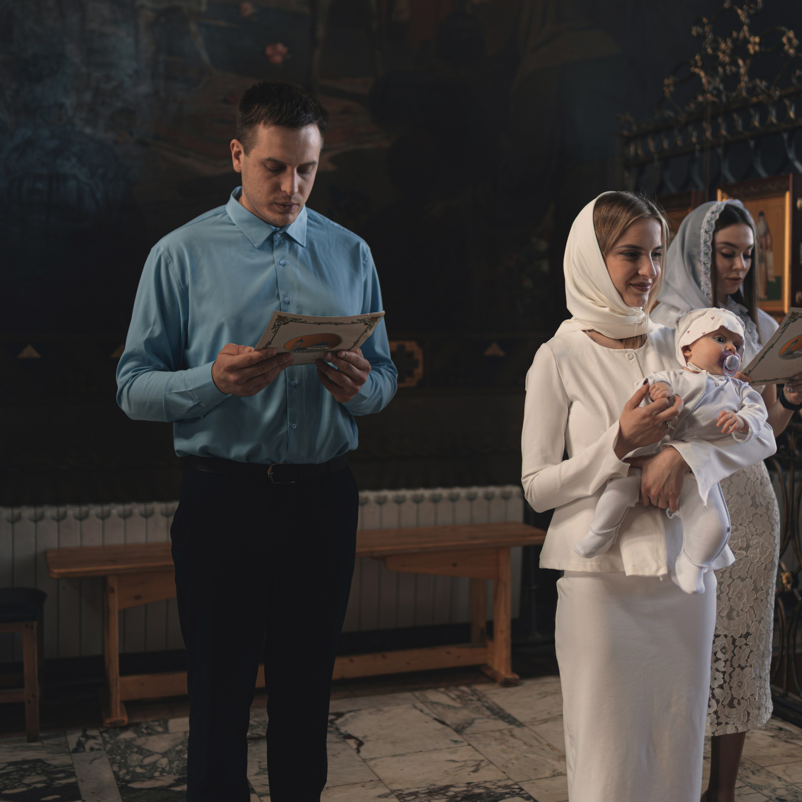 Профессиональные фотографии крещения в Храме Воскресения Словущего. Семейный фотограф в Москве 📸