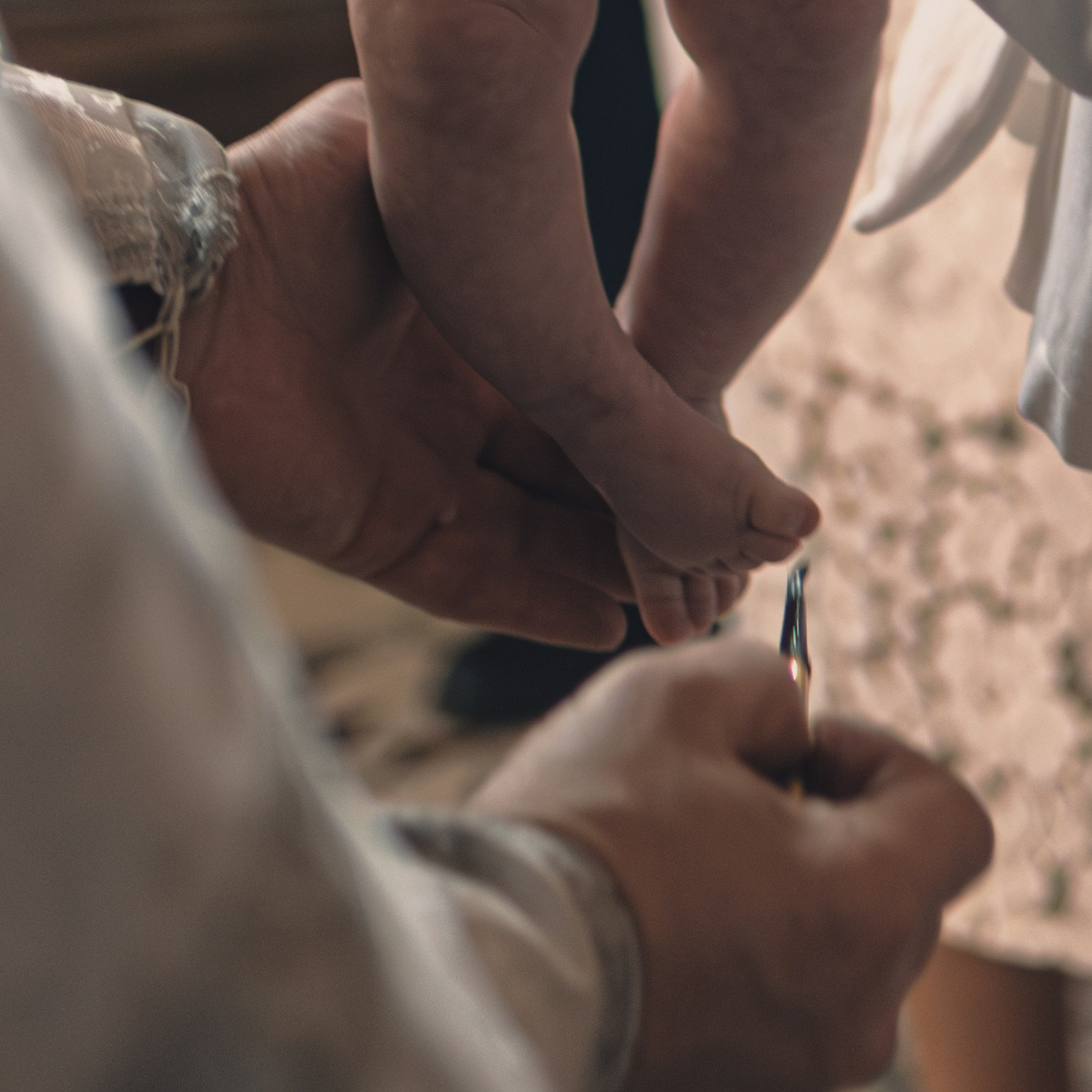 Профессиональные фотографии крещения в Храме Воскресения Словущего. Семейный фотограф в Москве 📸