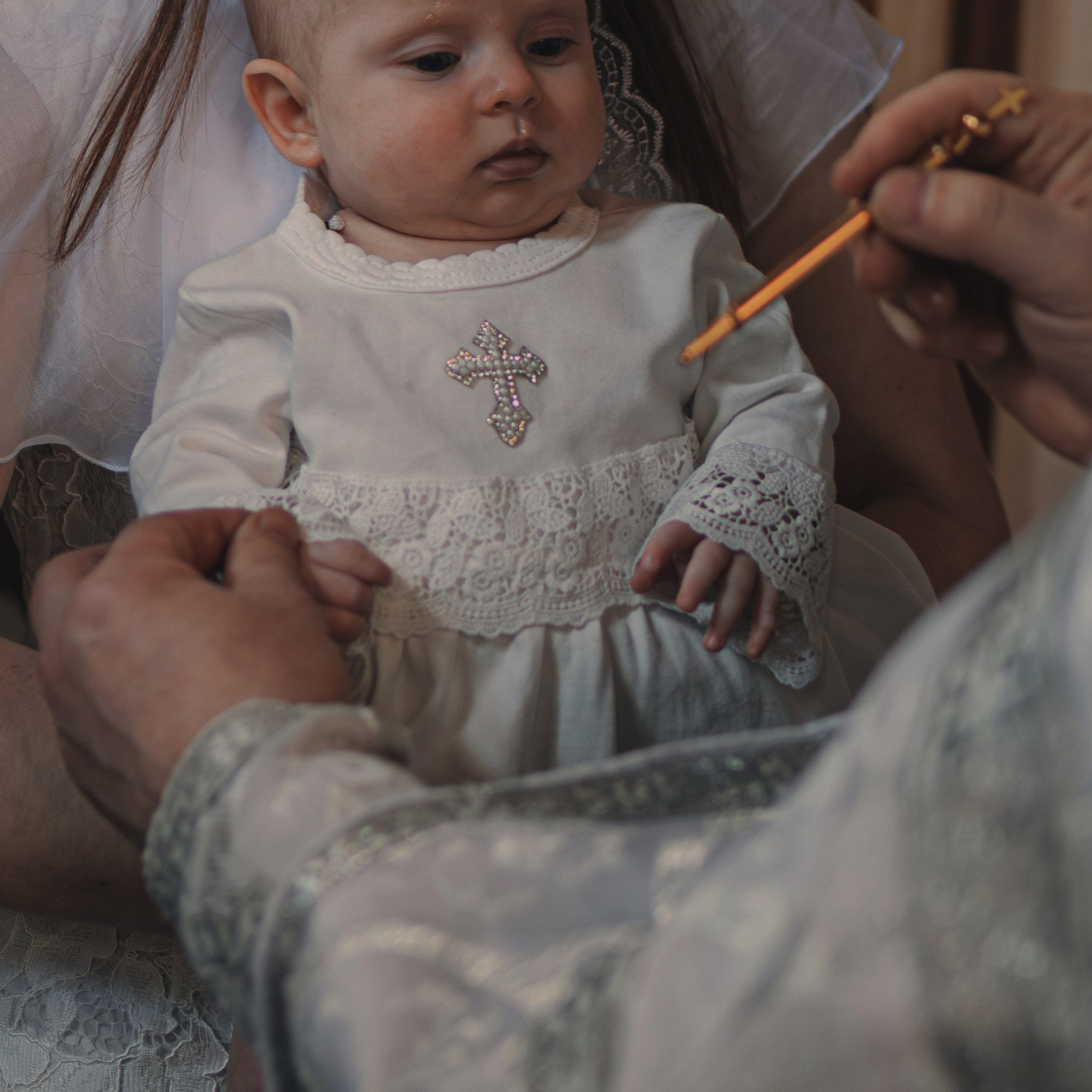Профессиональные фотографии крещения в Храме Воскресения Словущего. Семейный фотограф в Москве 📸