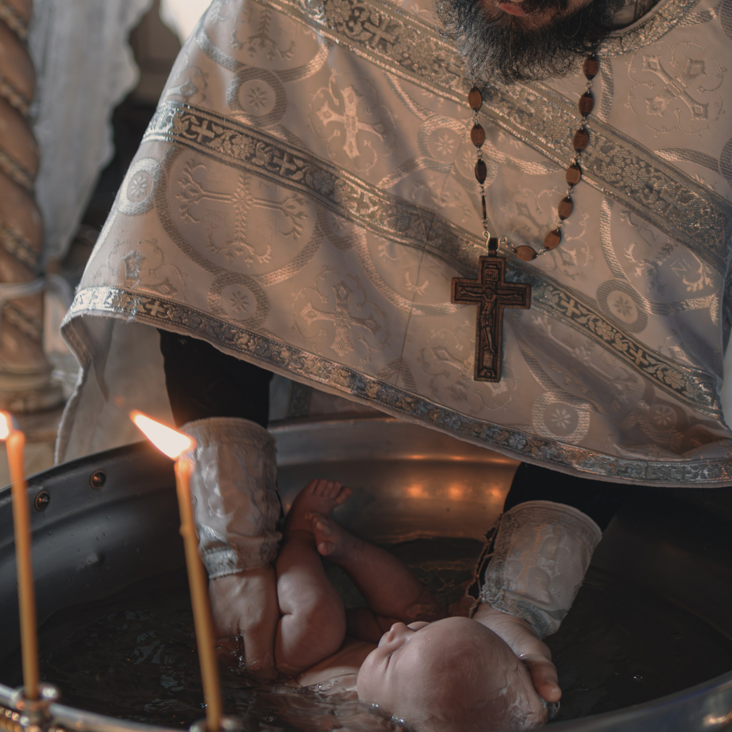 Профессиональные фотографии крещения в Храме Воскресения Словущего. Семейный фотограф в Москве 📸