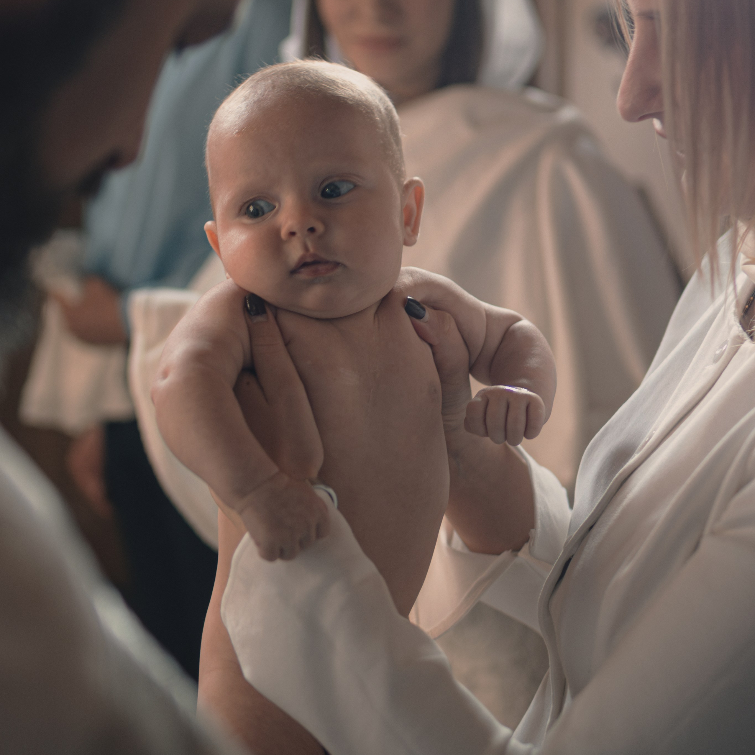Профессиональные фотографии крещения в Храме Воскресения Словущего. Семейный фотограф в Москве 📸
