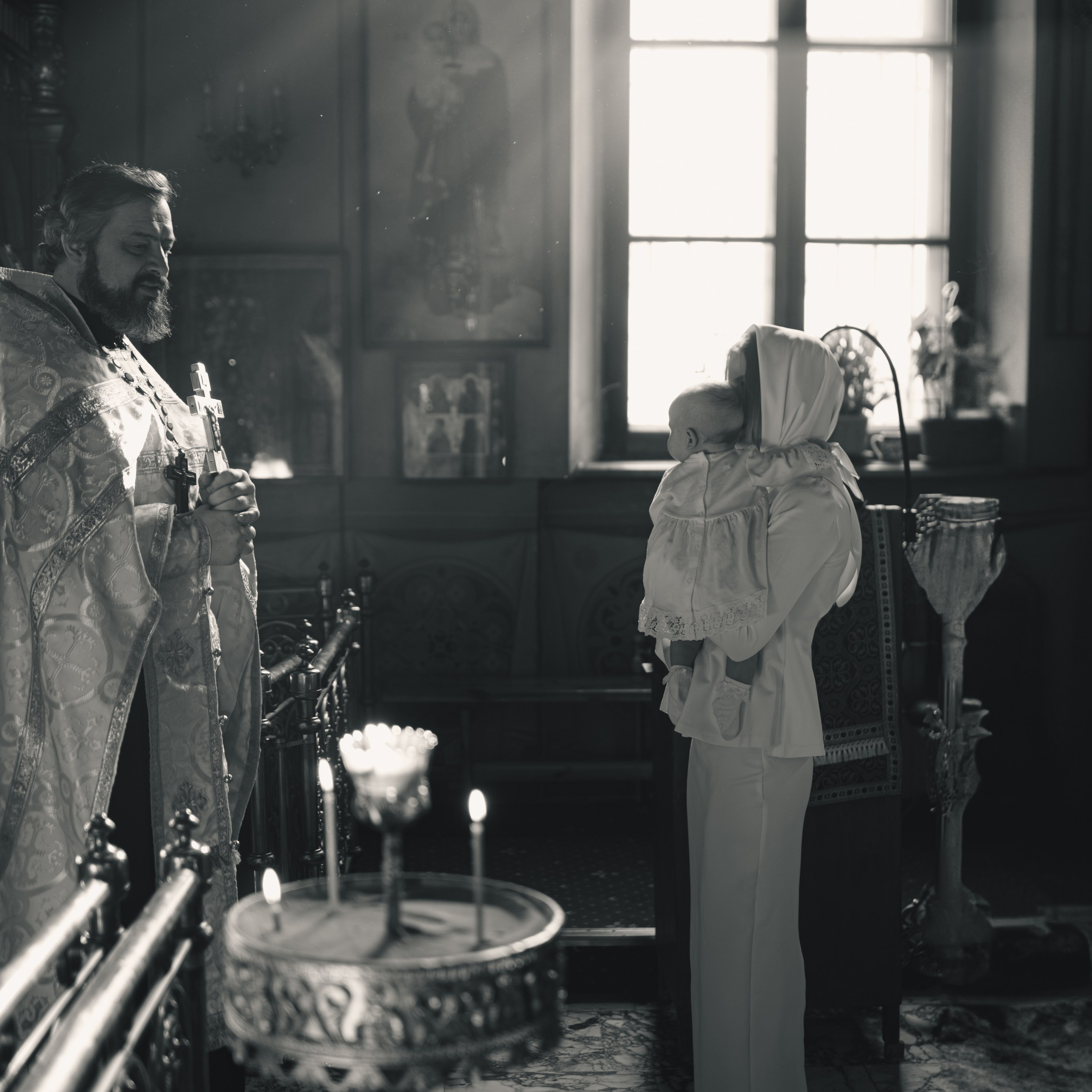 Профессиональные фотографии крещения в Храме Воскресения Словущего. Семейный фотограф в Москве 📸