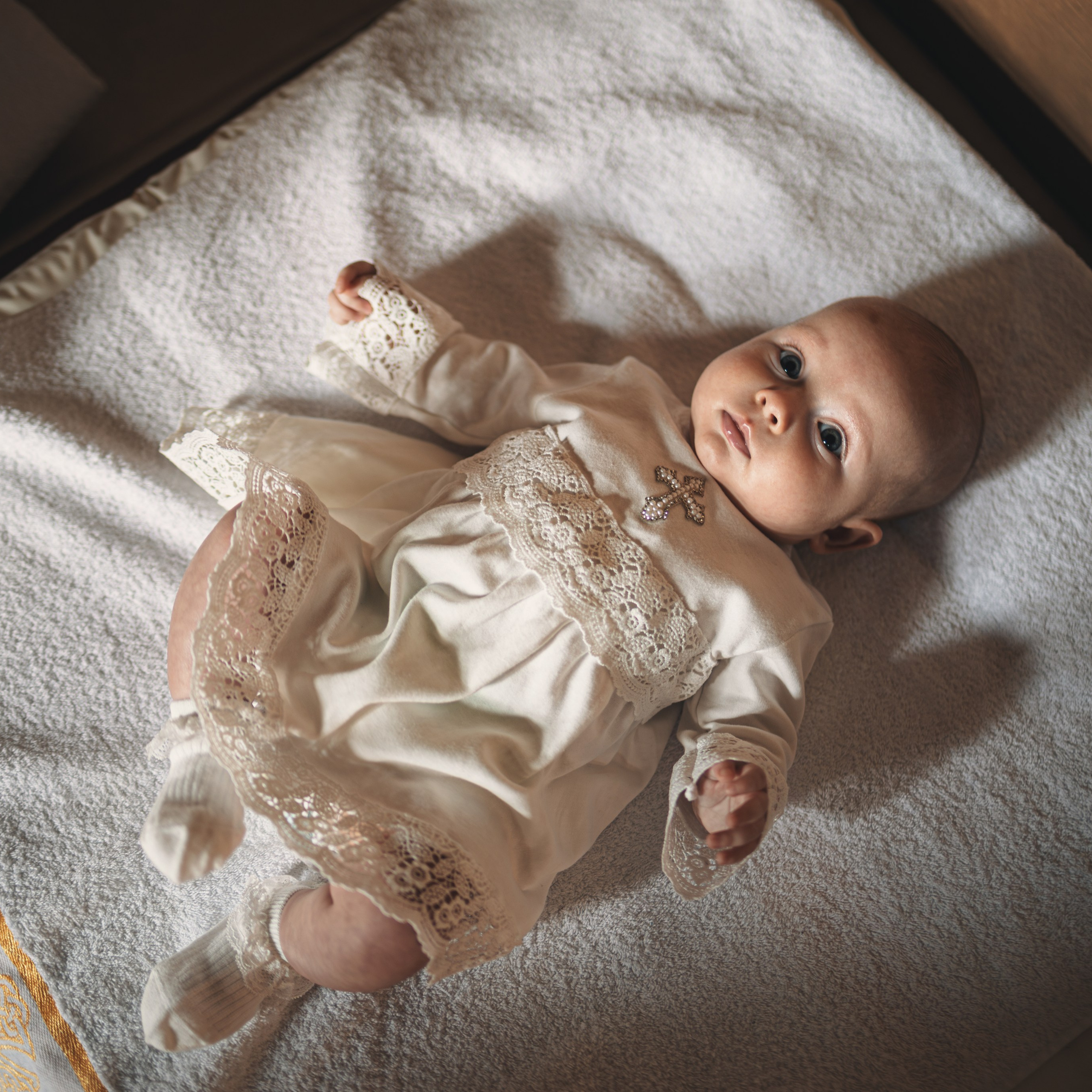 Профессиональные фотографии крещения в Храме Воскресения Словущего. Семейный фотограф в Москве 📸