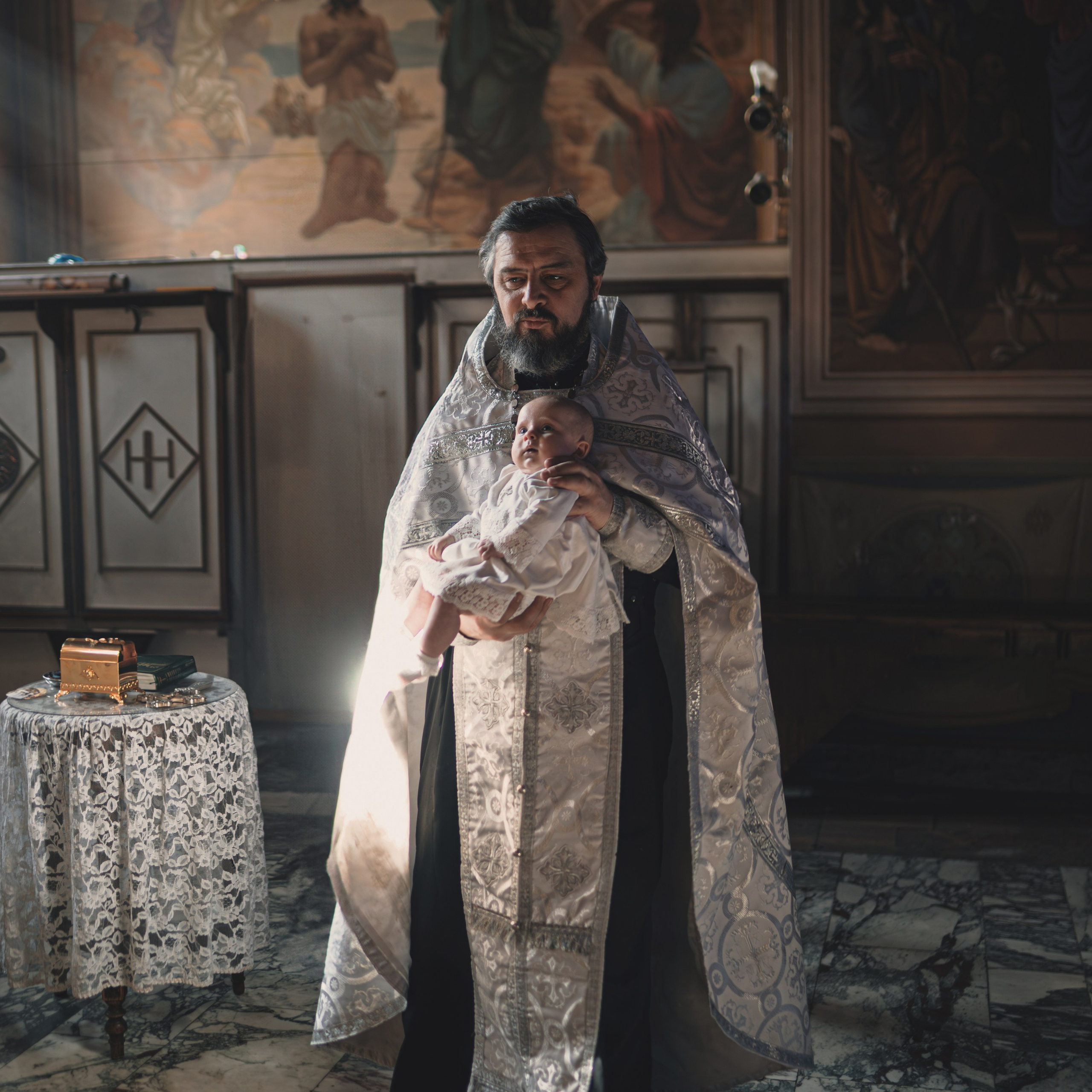 Профессиональные фотографии крещения в Храме Воскресения Словущего. Семейный фотограф в Москве 📸