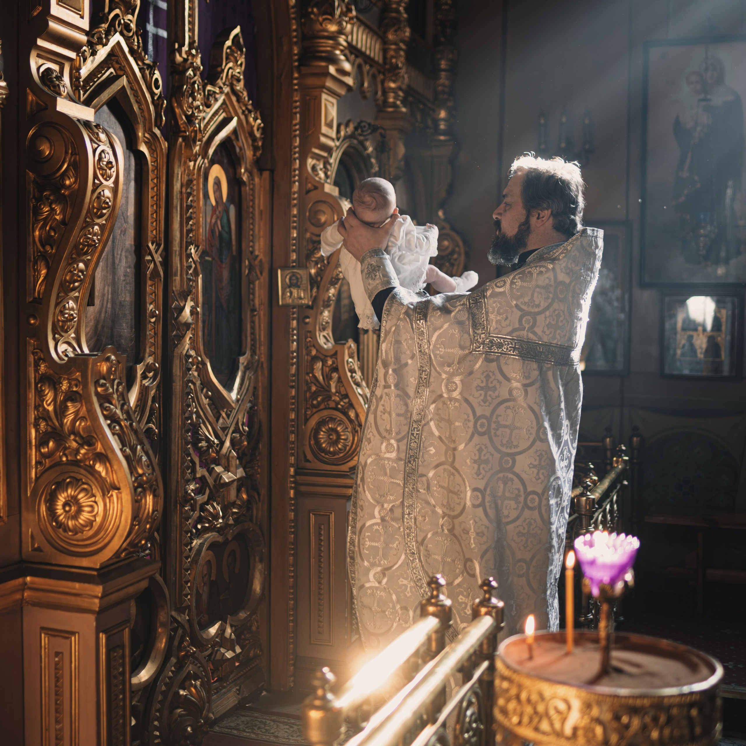 Профессиональные фотографии крещения в Храме Воскресения Словущего. Семейный фотограф в Москве 📸