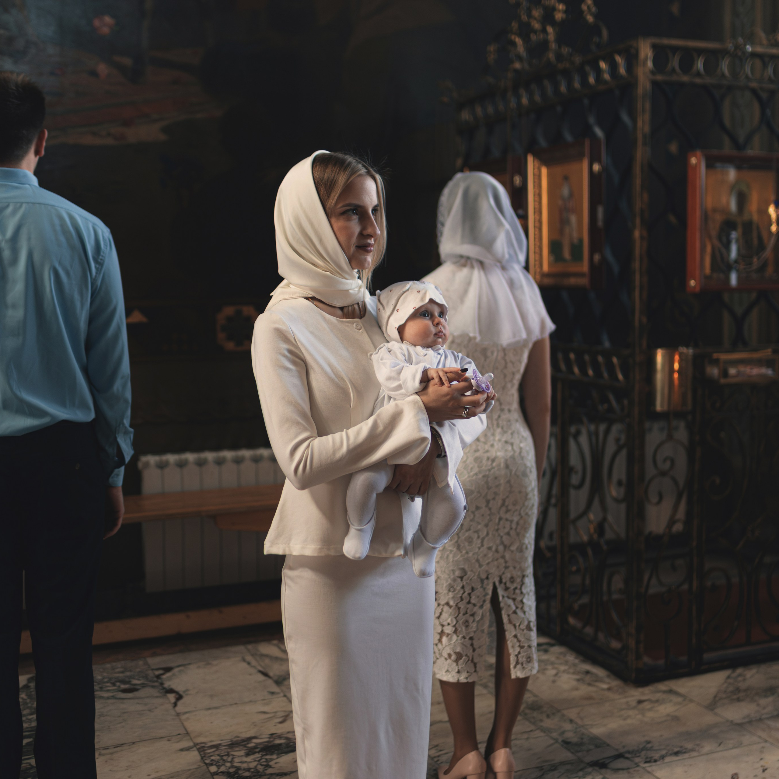 Профессиональные фотографии крещения в Храме Воскресения Словущего. Семейный фотограф в Москве 📸