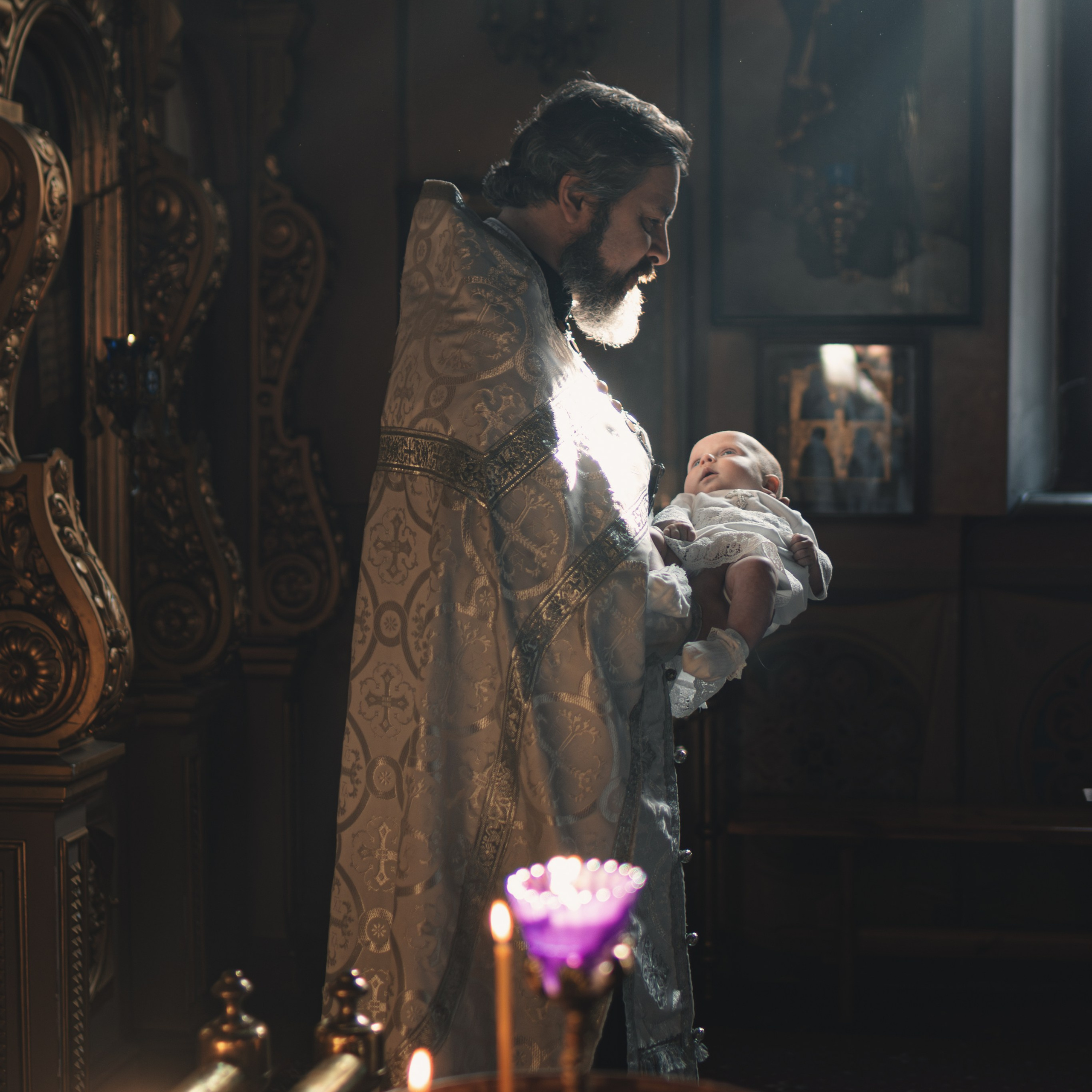 Профессиональные фотографии крещения в Храме Воскресения Словущего. Семейный фотограф в Москве 📸