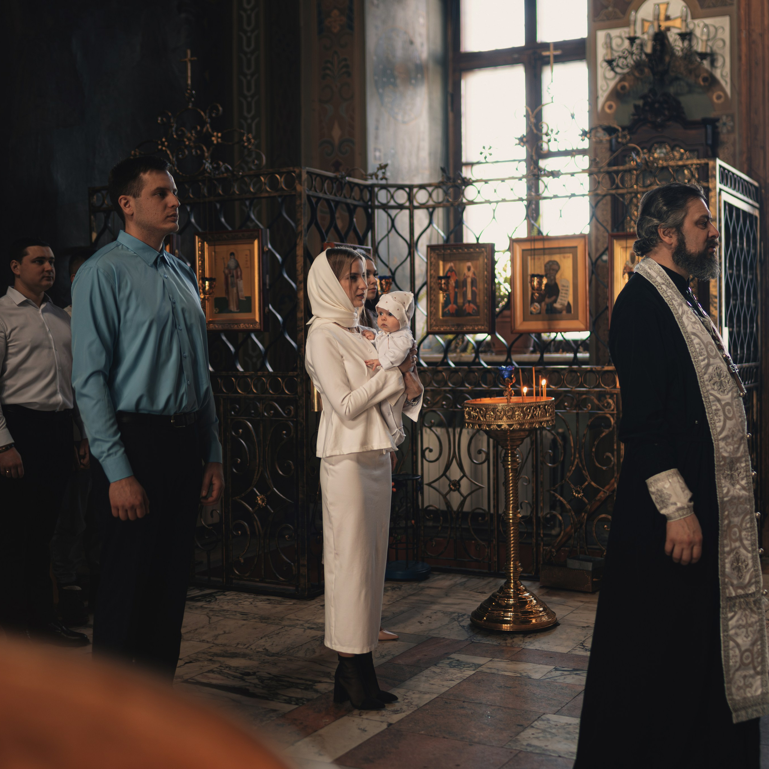 Профессиональные фотографии крещения в Храме Воскресения Словущего. Семейный фотограф в Москве 📸