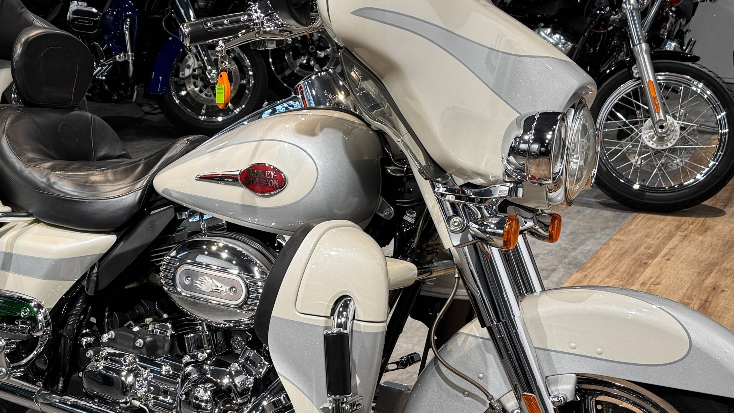 Harley Davidson CVO Electra Glide (White Frost) (Touring) — купить мотоцикл. Hello Davidson, Москва. Только хорошие мотоциклы…