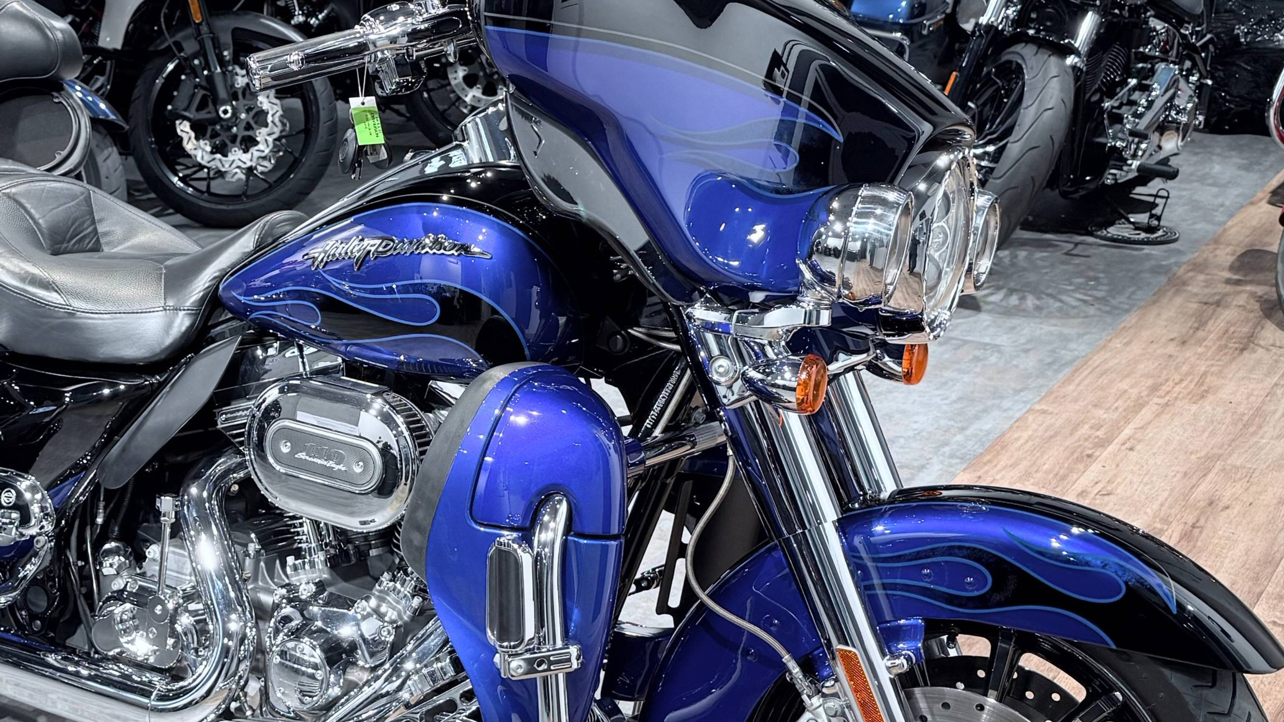 CVO Limited (Twilight Blue Candy). Hello Davidson, Москва. Только хорошие мотоциклы…