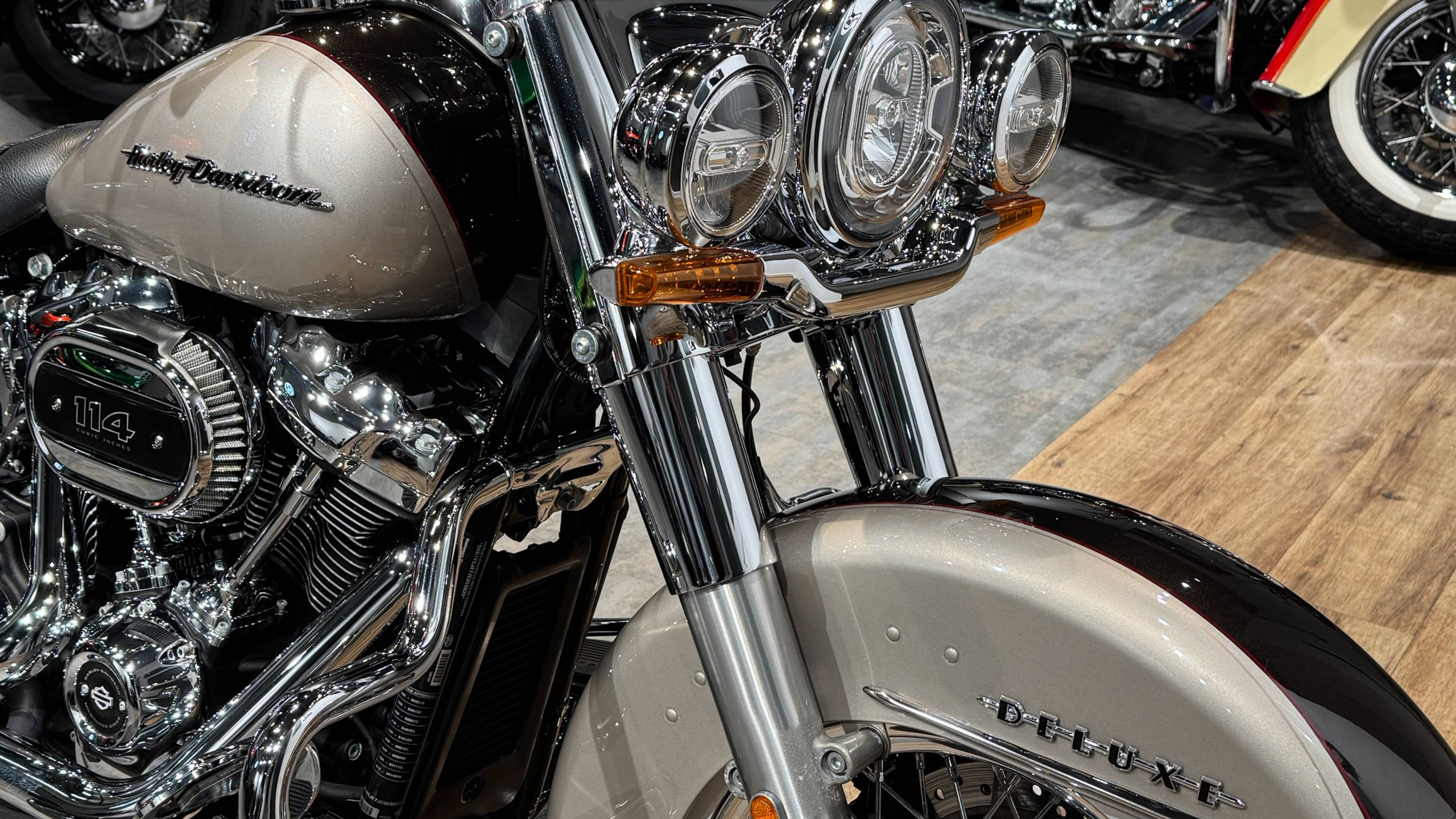 Harley Davidson 2018 Deluxe (Silver Fortune/Sumatra Bro) — купить мотоцикл. Hello Davidson, Москва. Только хорошие мотоциклы…