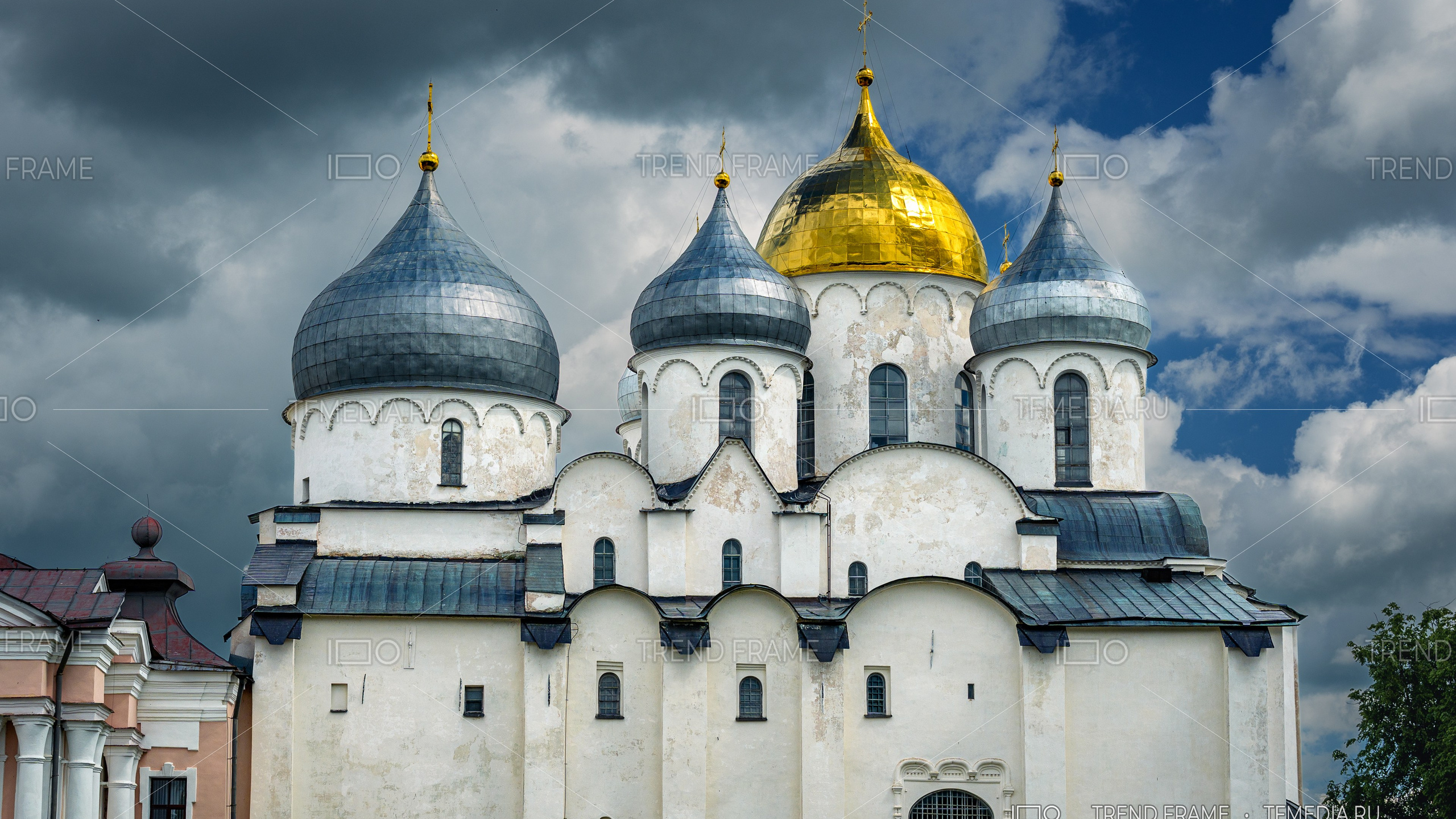 Софийский собор в Великом Новгороде — пример архитектурной фотосъёмки и съёмки недвижимости в историческом стиле