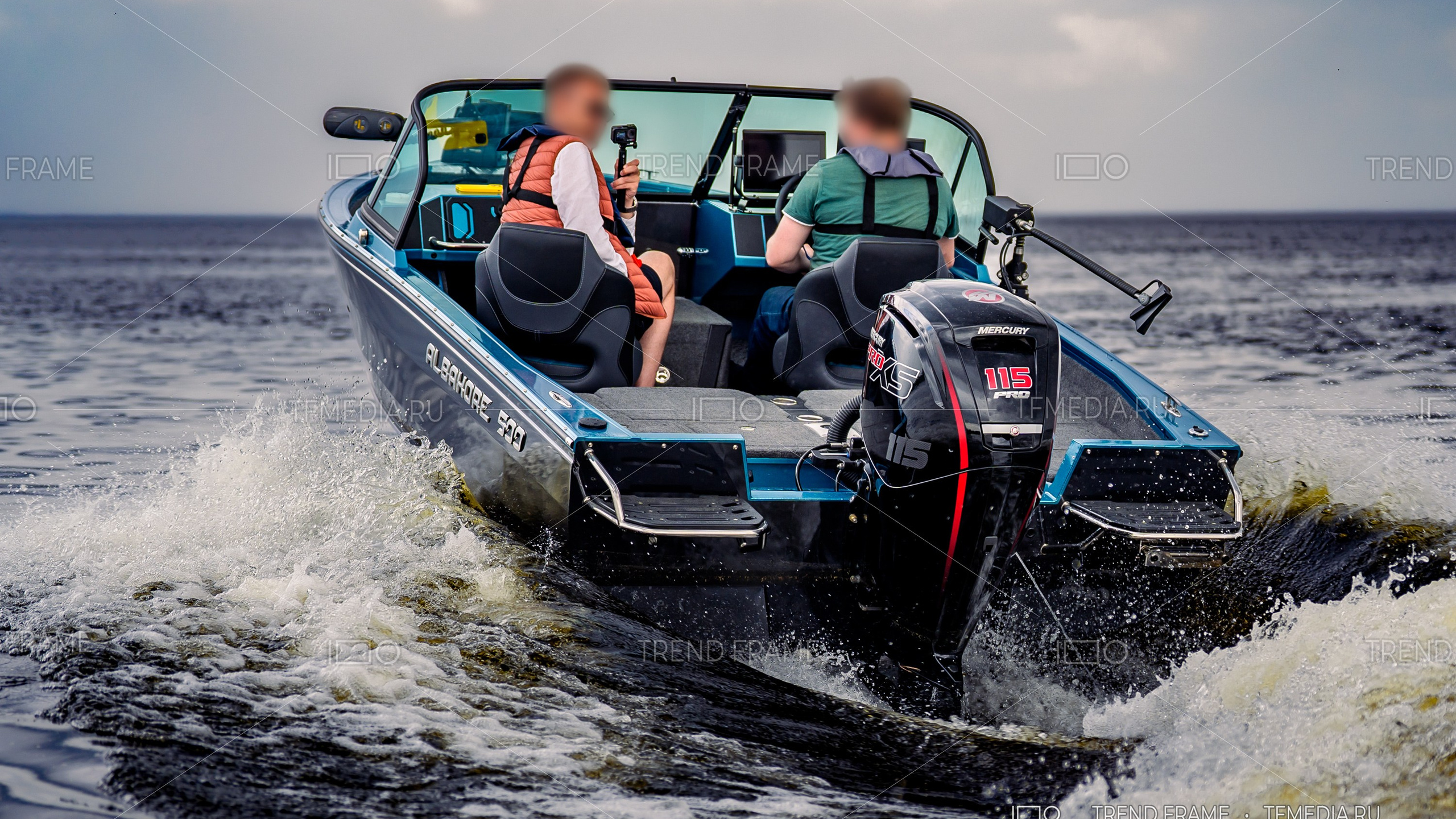 Albakore 500 — съёмка старта с Mercury 115 Pro XS, брызги и тяга