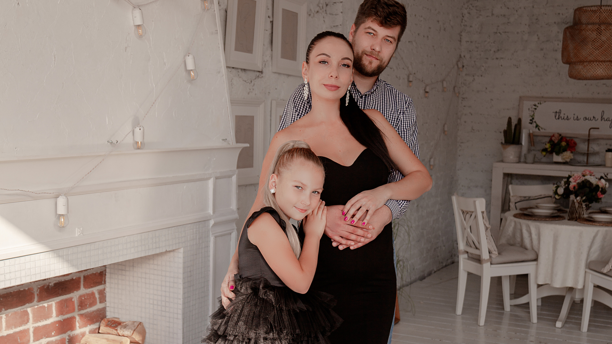 в светлом зале