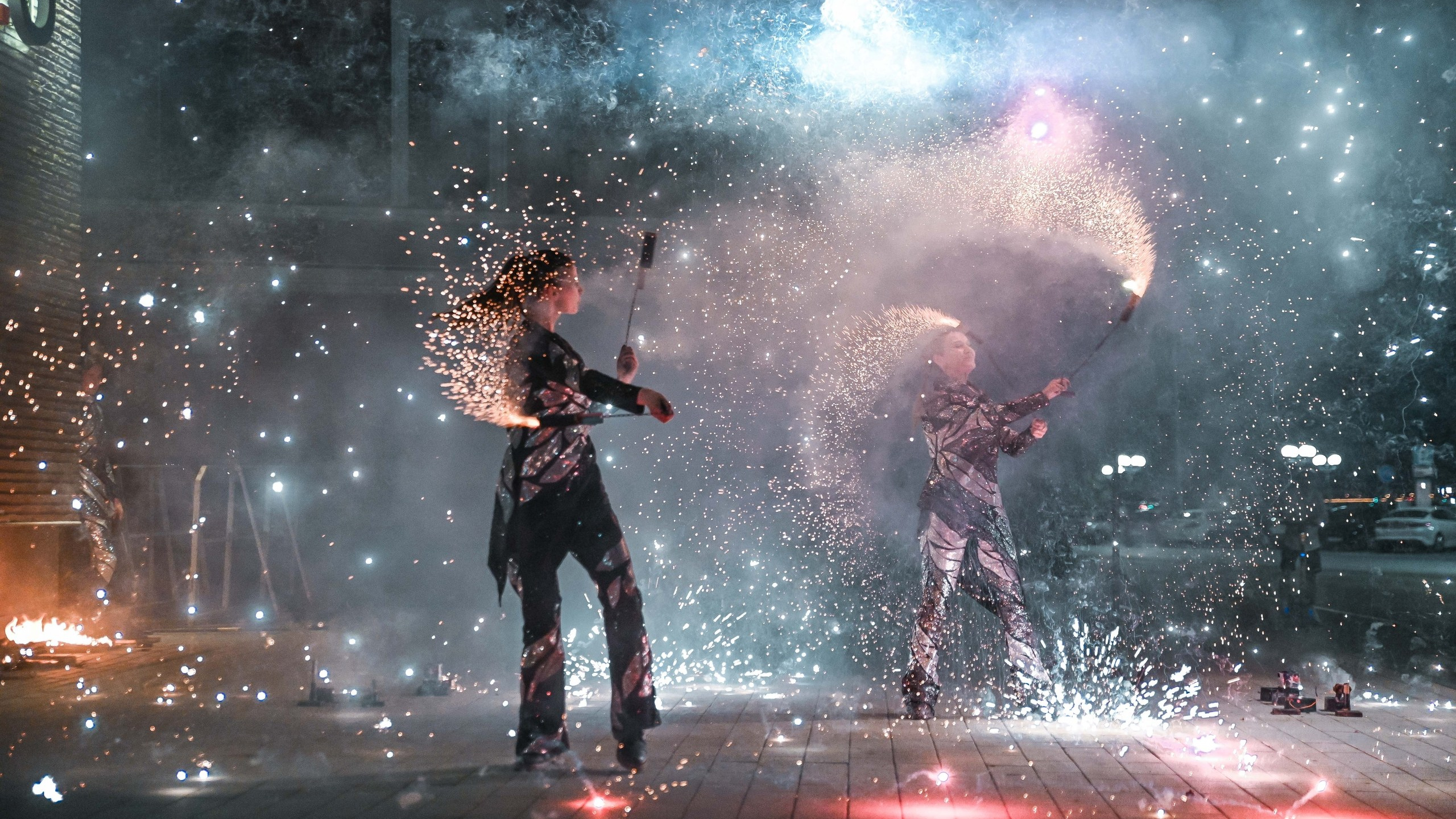 ВИП шоу 3 артиста 35 000 руб. Огненно-пиротехническое шоу, салюты, пиротехника на ваш праздник!