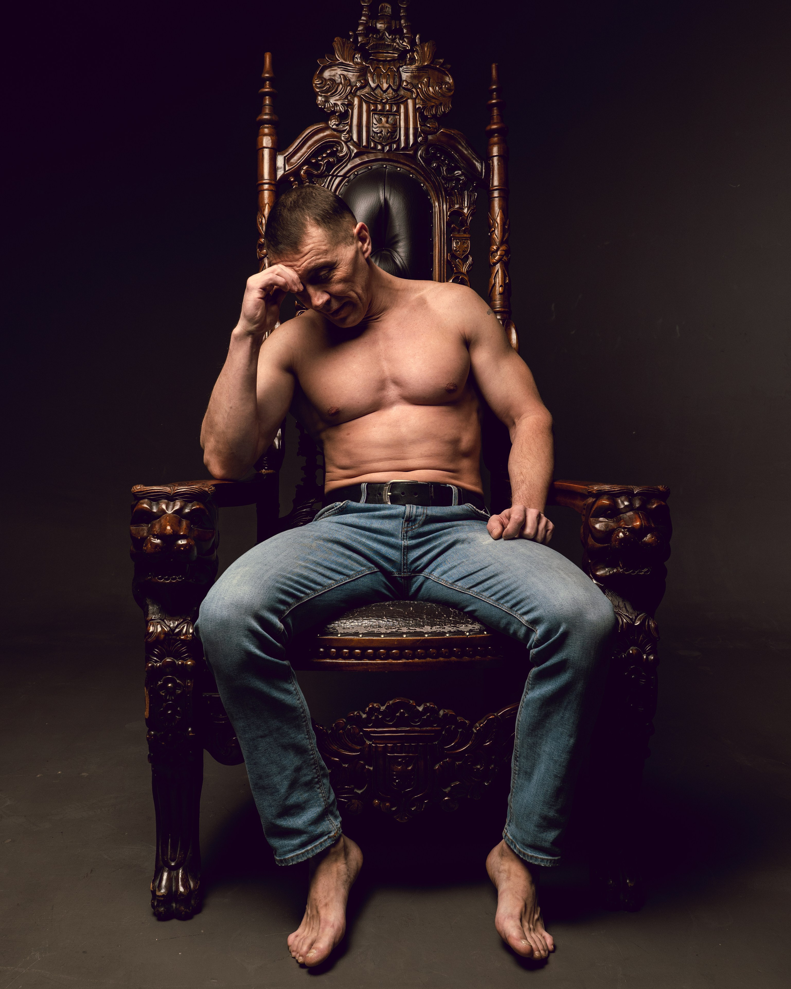 Алексей в темном зале