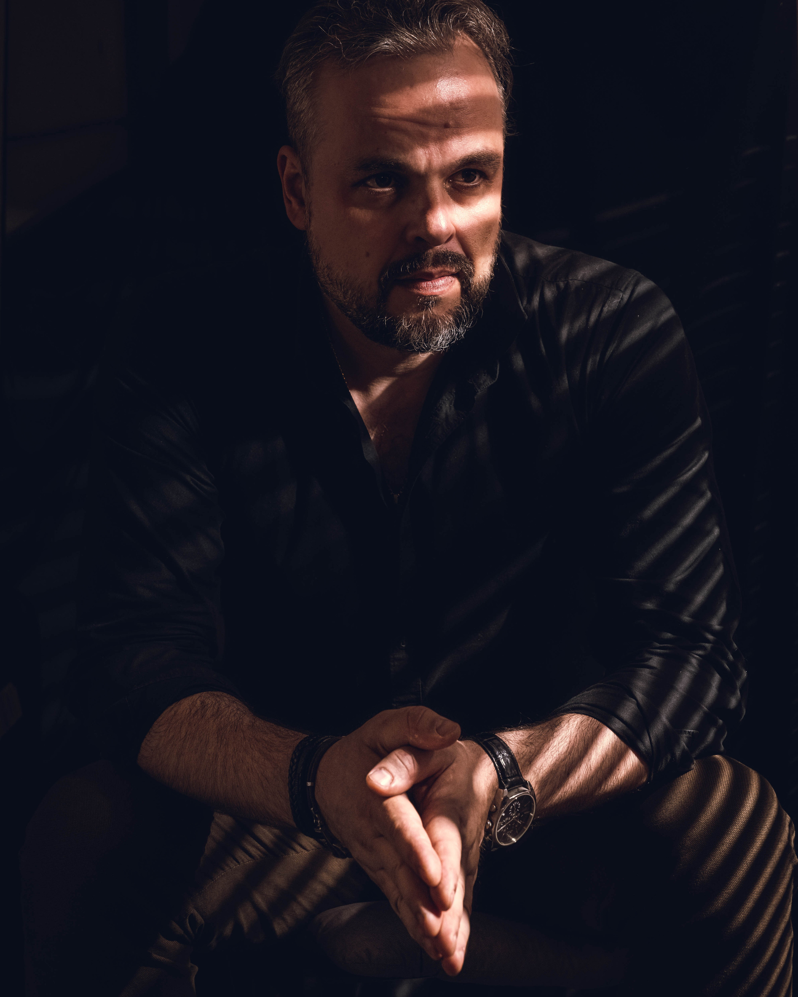 Александр в своей студии