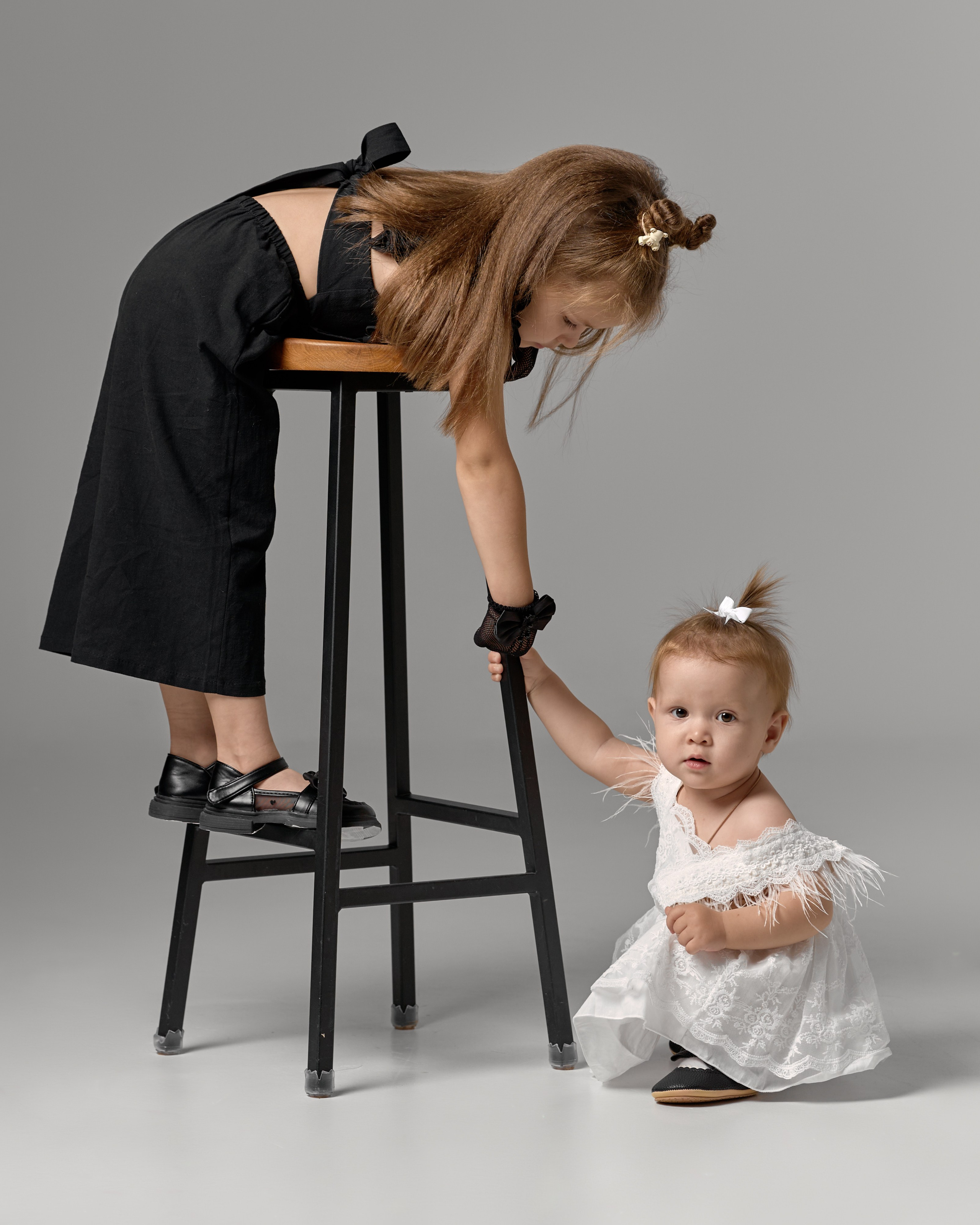 Семейная фотосессия в студии с импульсным светом