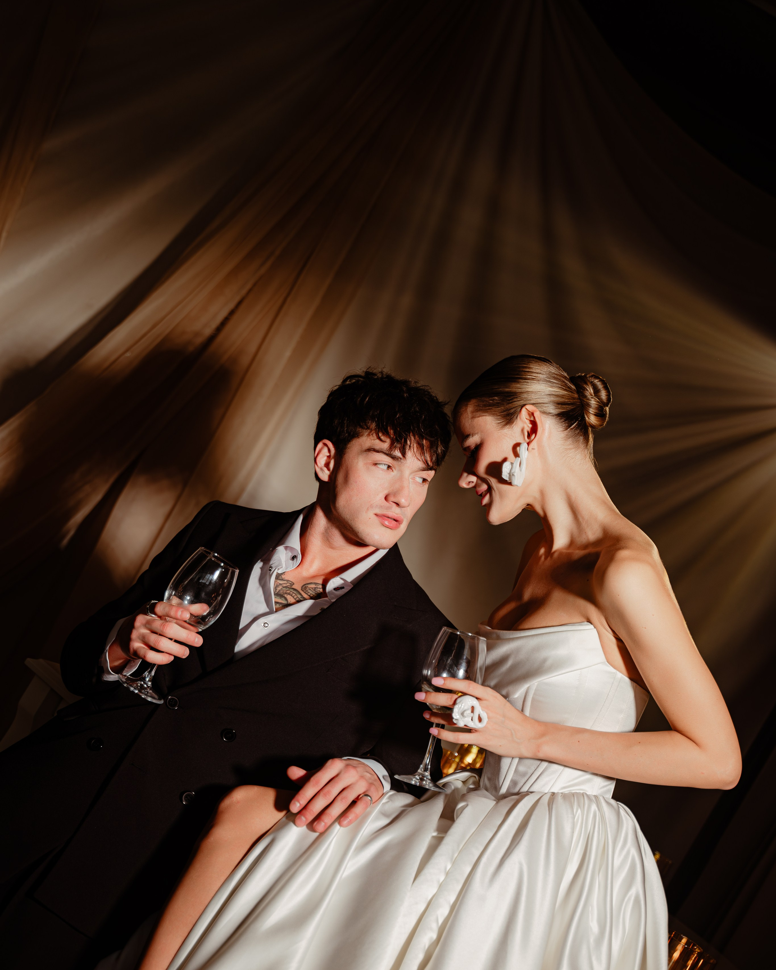 Свадебная фотосессия в Отеле Марко Поло, Москва — камерный банкет пары А & B