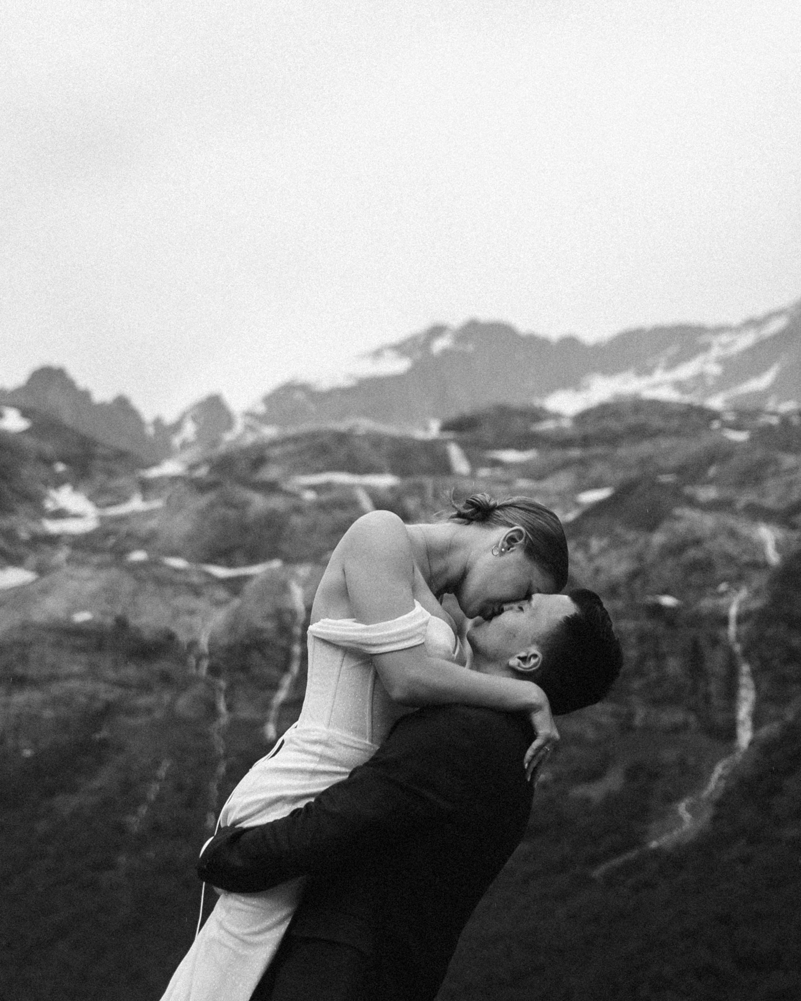 НАВСТРЕЧУ ЛЮБВИ