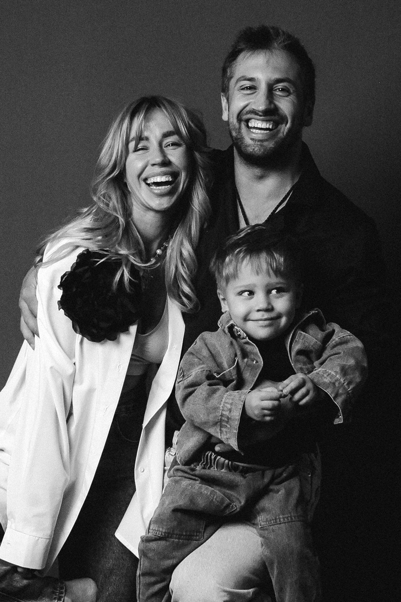 Фон «Волжский песочек» в фотостудии автопортрета ч/б и цвет