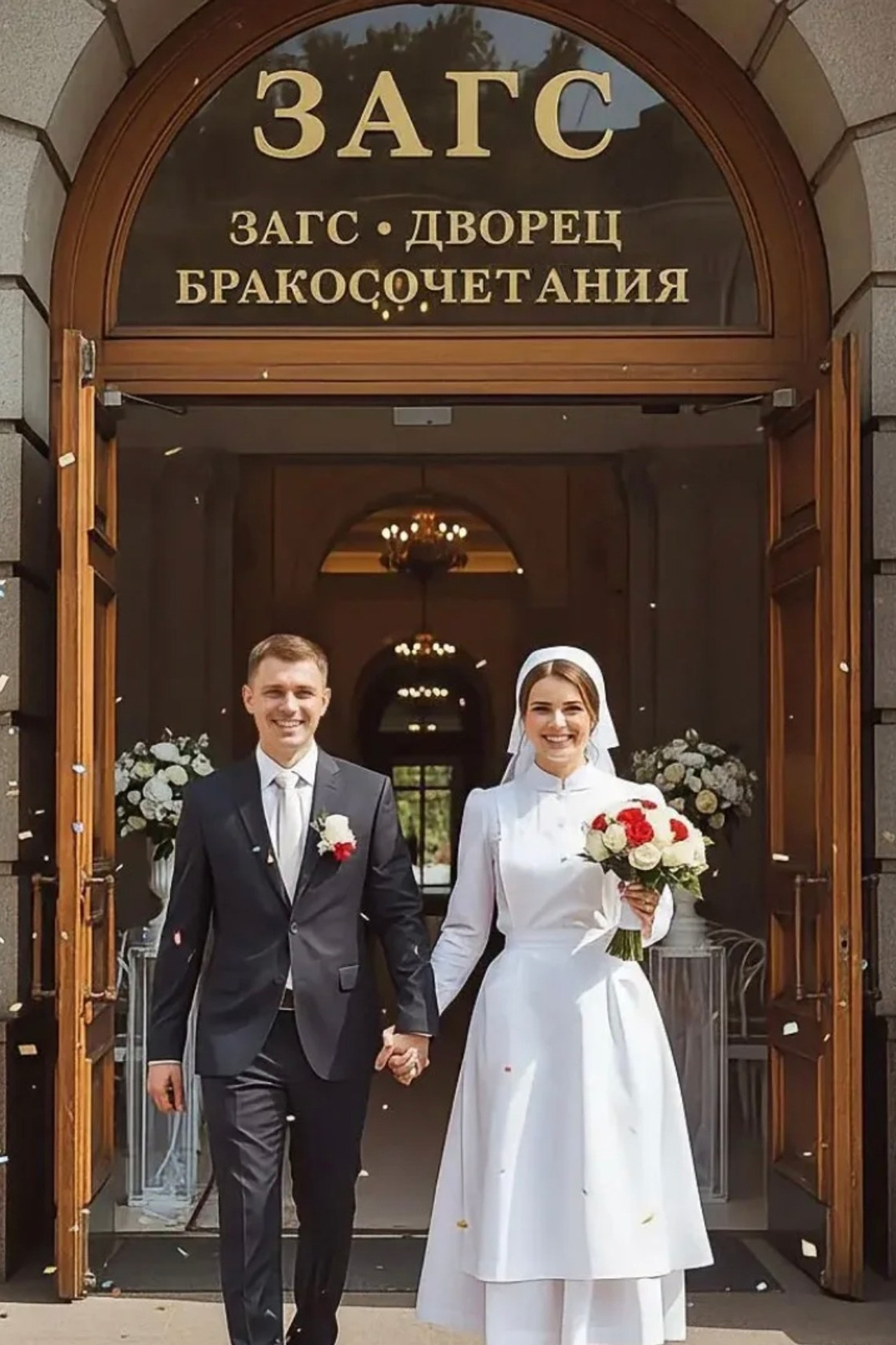 Спасательный набор: 3 предмета, которые восстановят свадебную причёску за 2 минуты